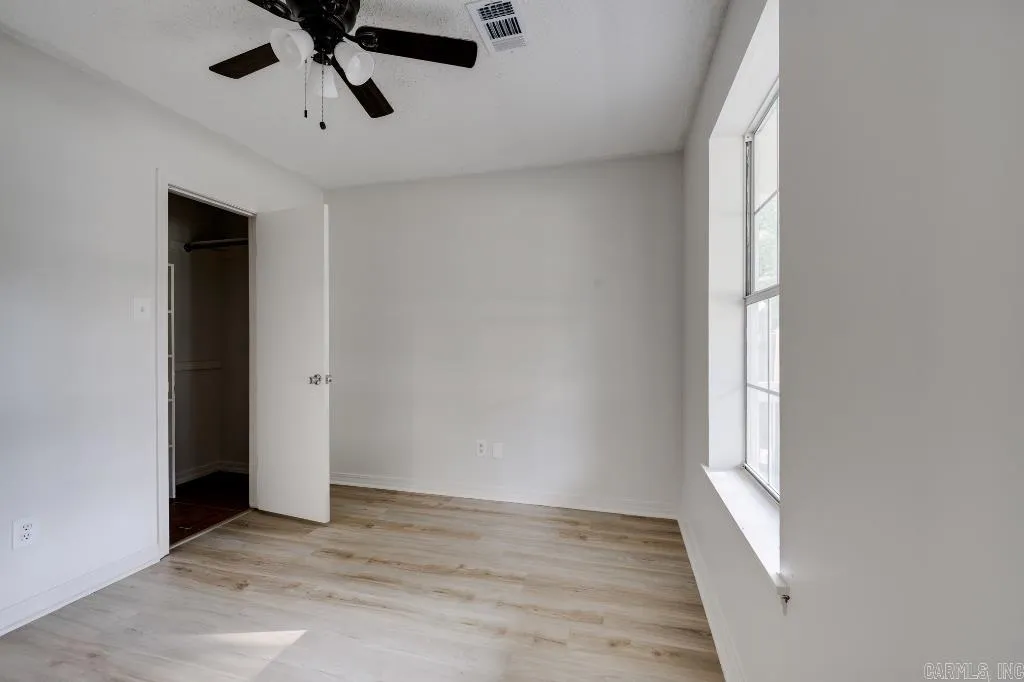 Property at 12  Park - Image 26