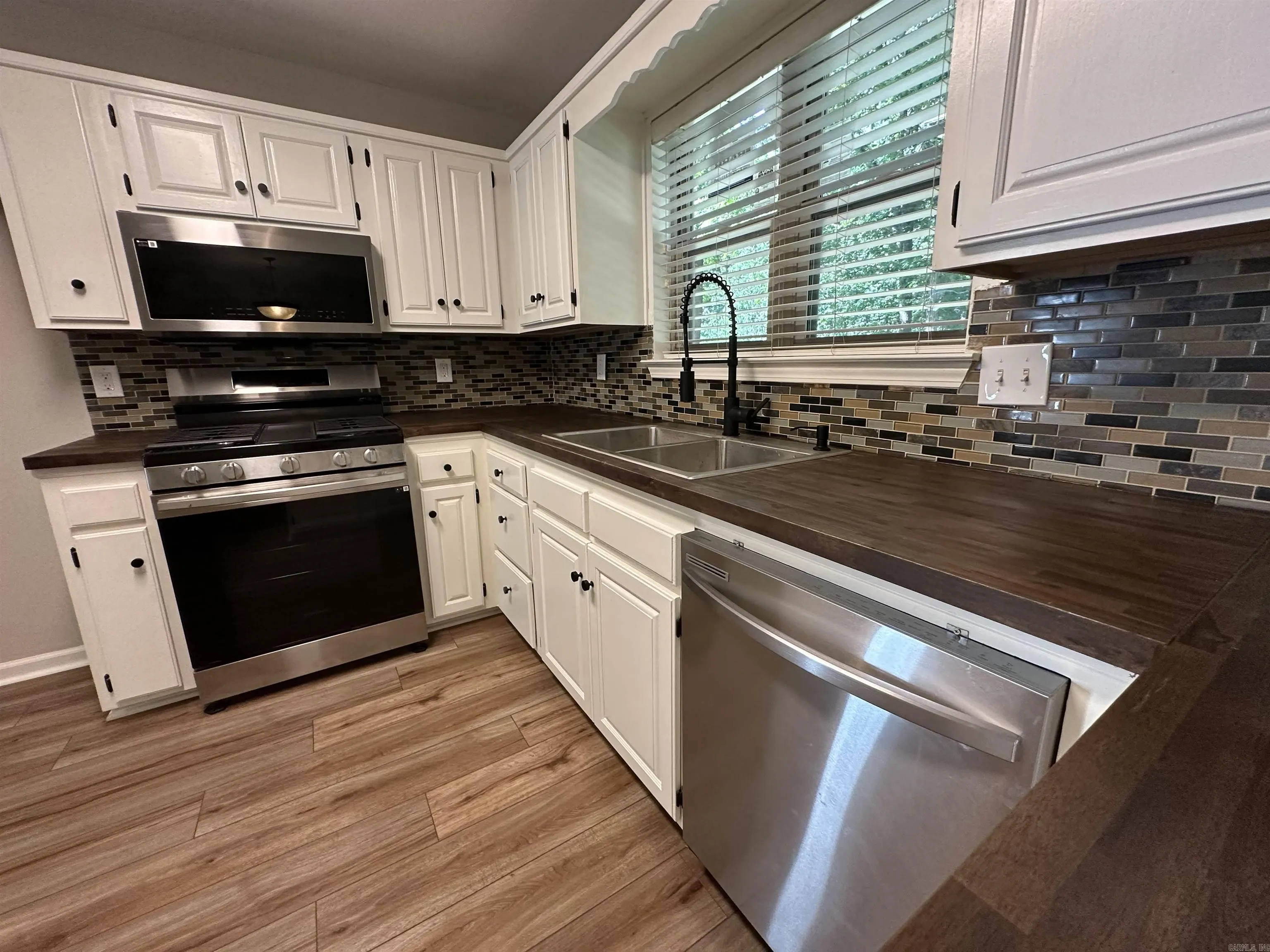 Property at 1108  River oaks - Image 15