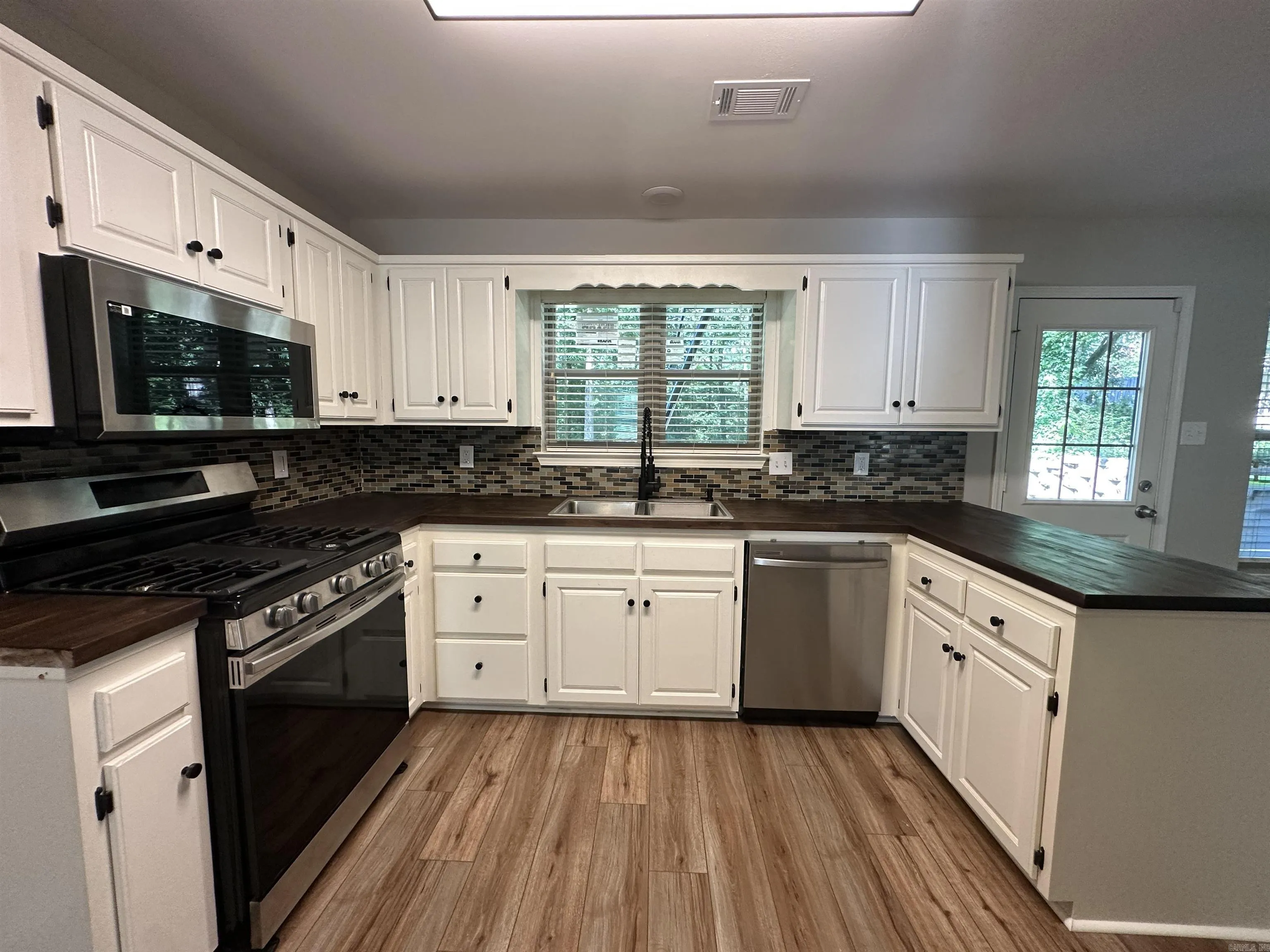 Property at 1108  River oaks - Image 12