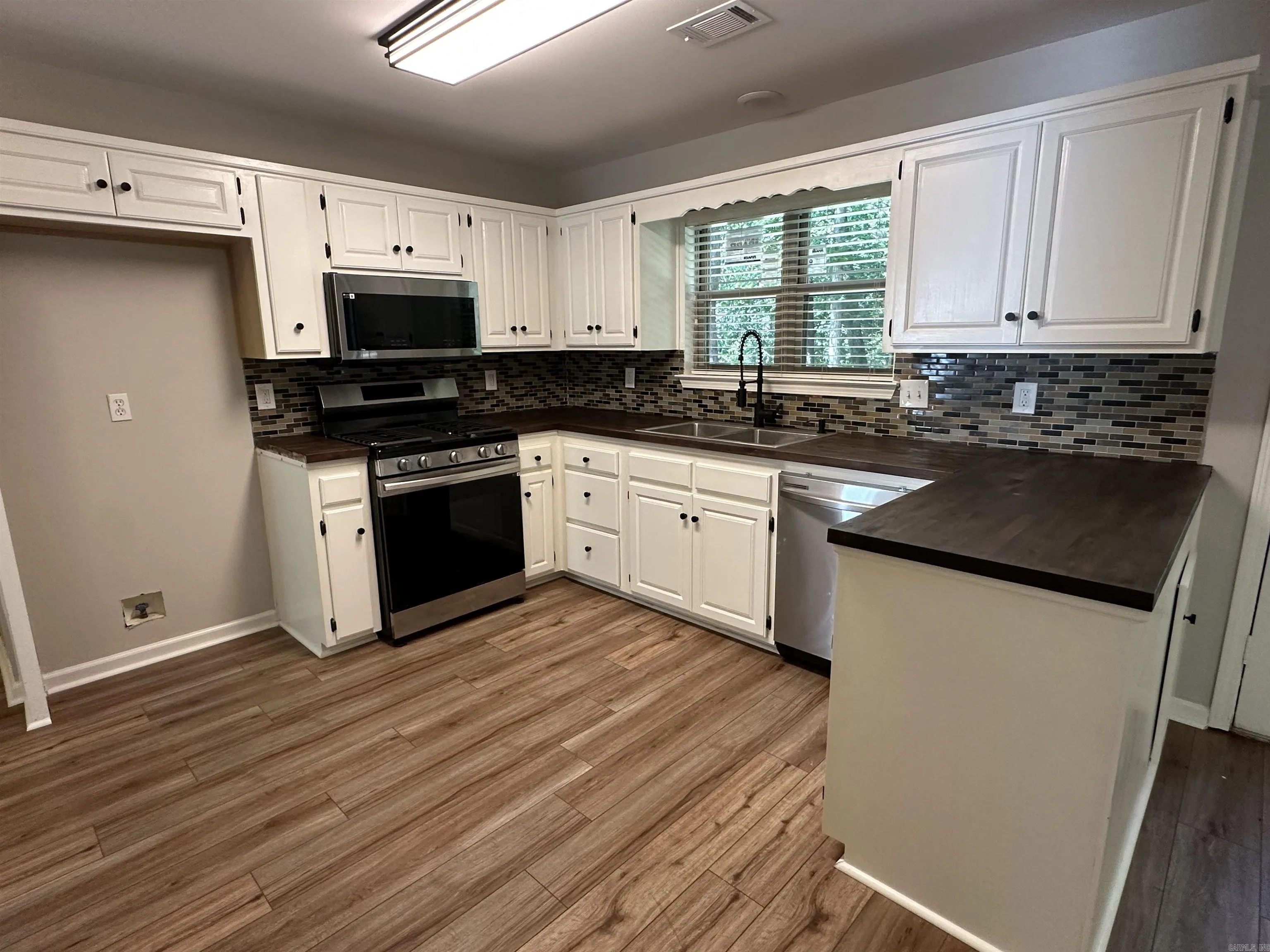 Property at 1108  River oaks - Image 14