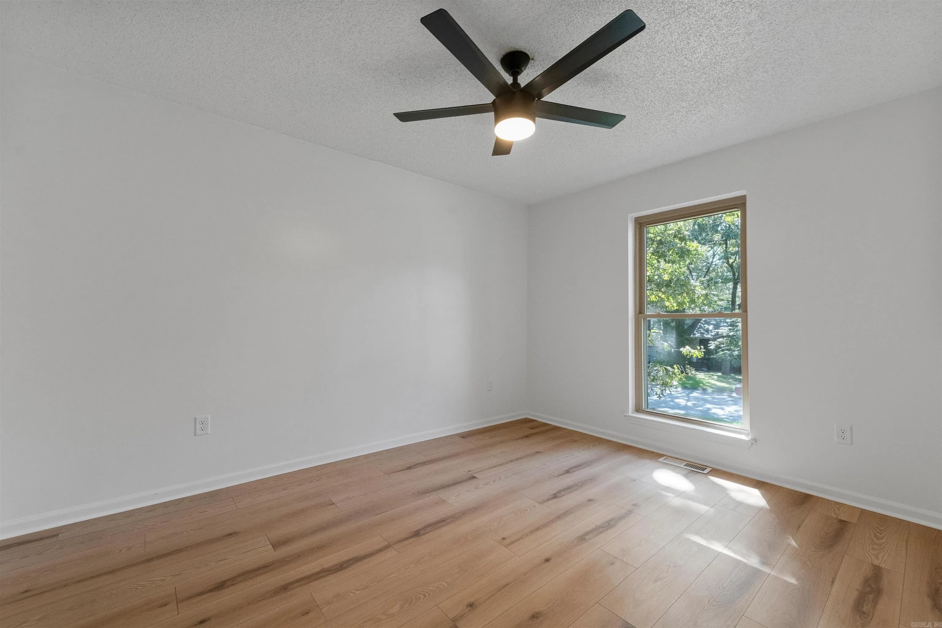 Property at 6  Thornhill - Image 25