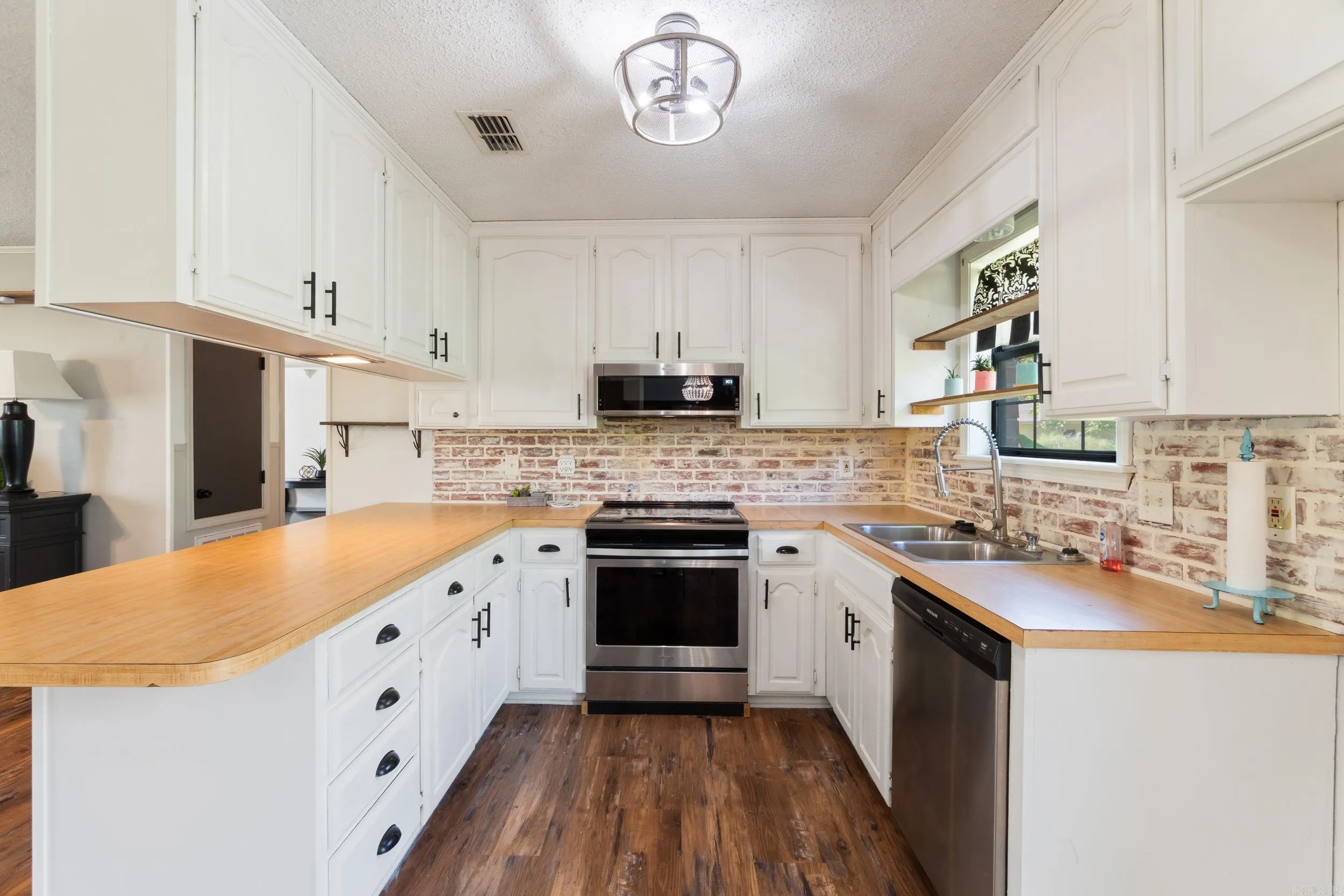 Property at 9  Bush - Image 22