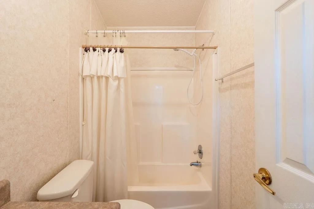 Property at 199  Wallace - Image 22