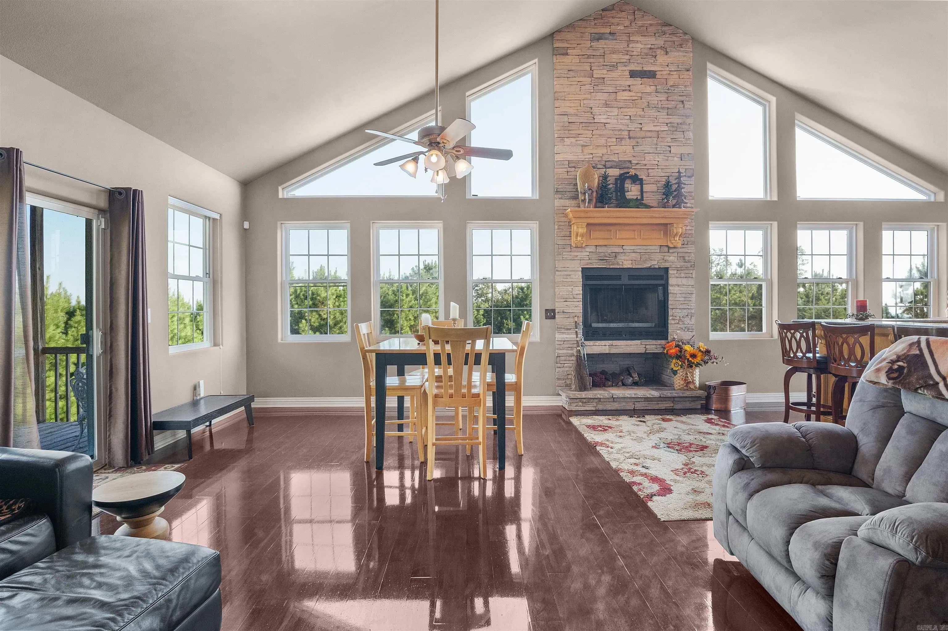 Property at 300  Hazelnut - Image 10
