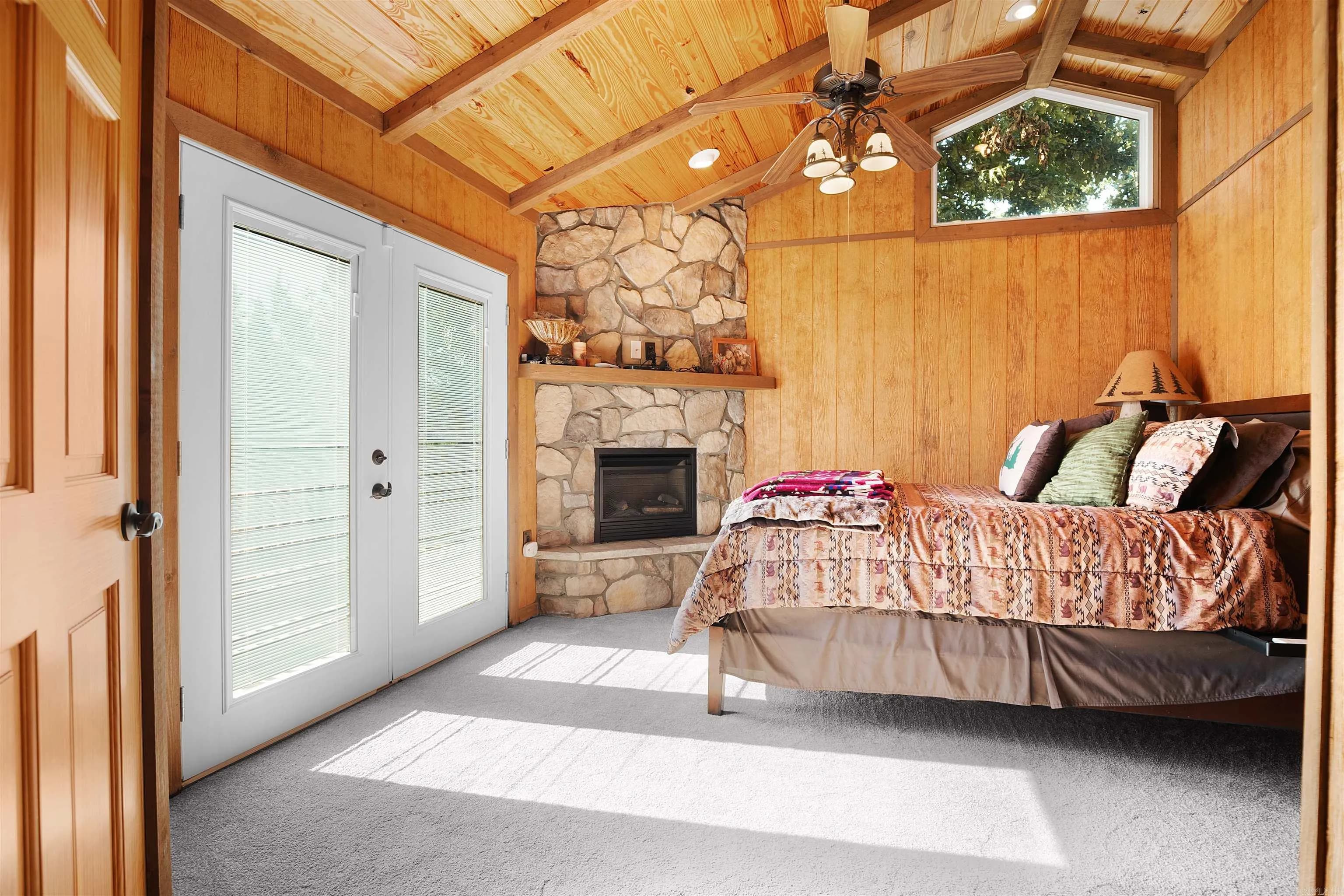 Property at 300  Hazelnut - Image 24
