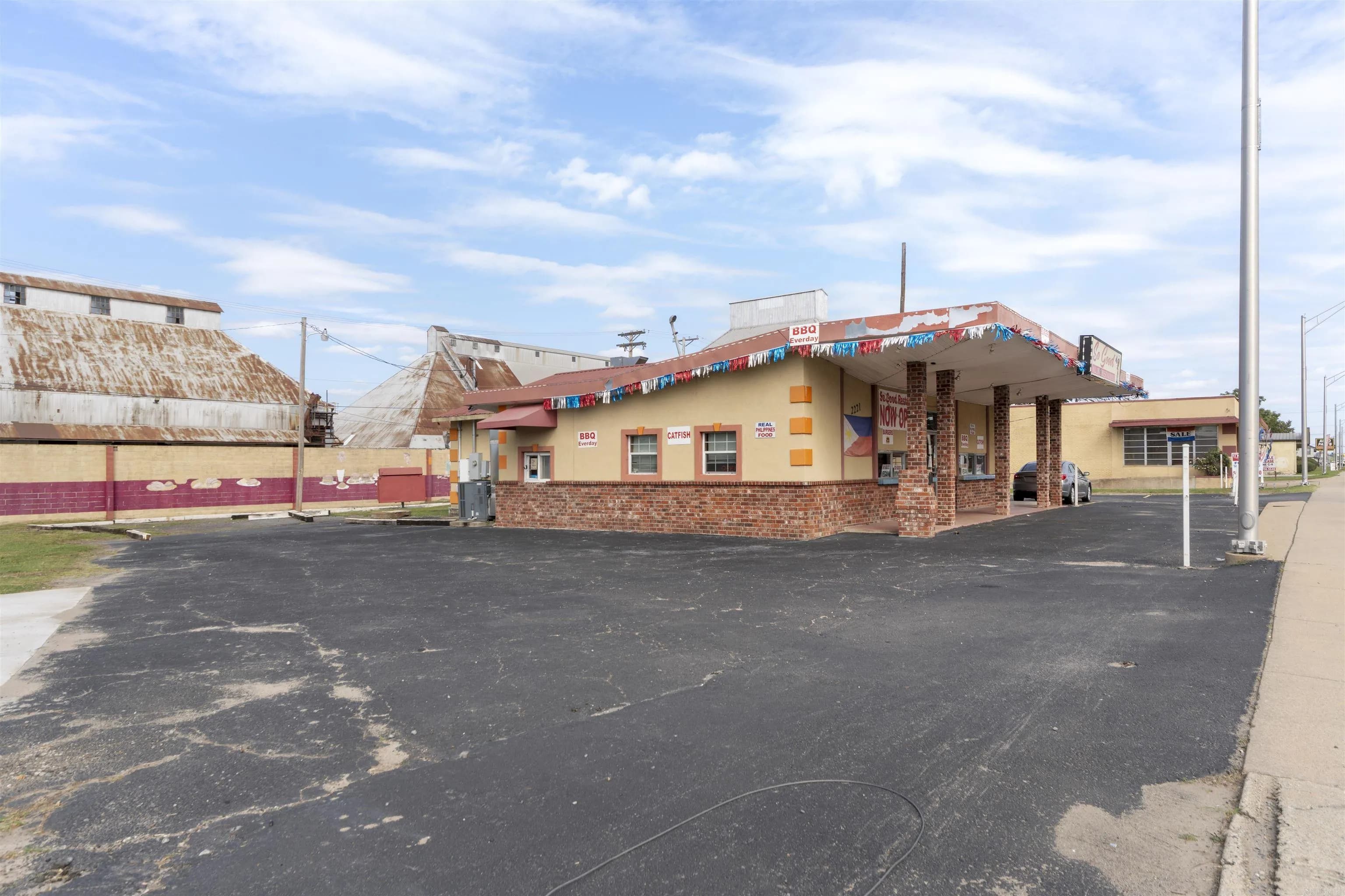 Property at 2221 E Broadway - Image 28