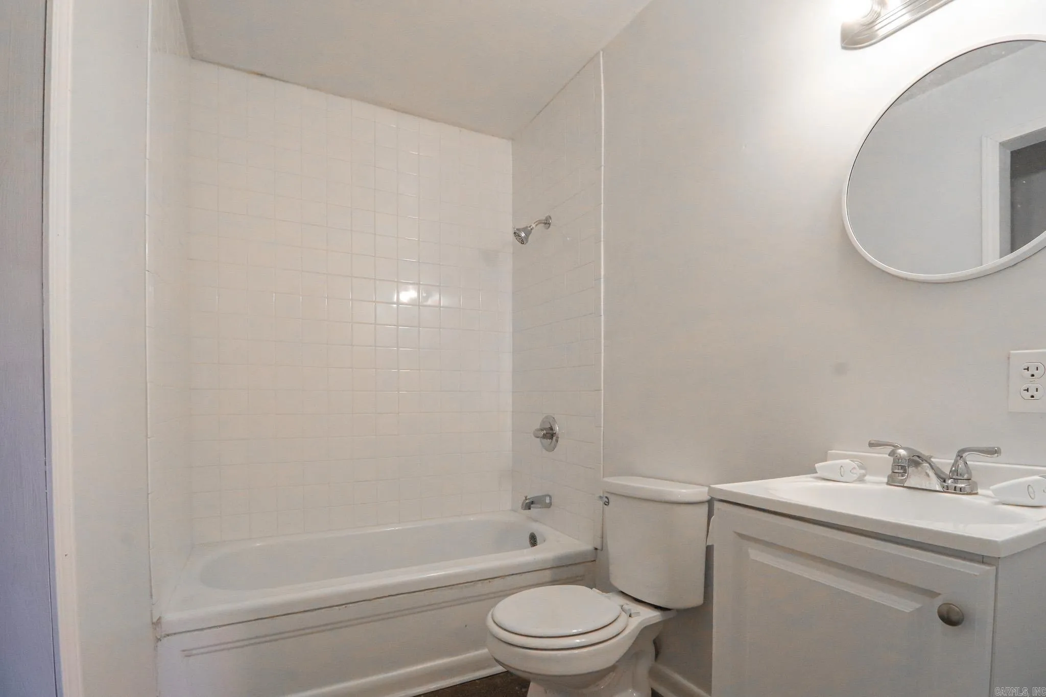 Property at 220  Magnolia - Image 16