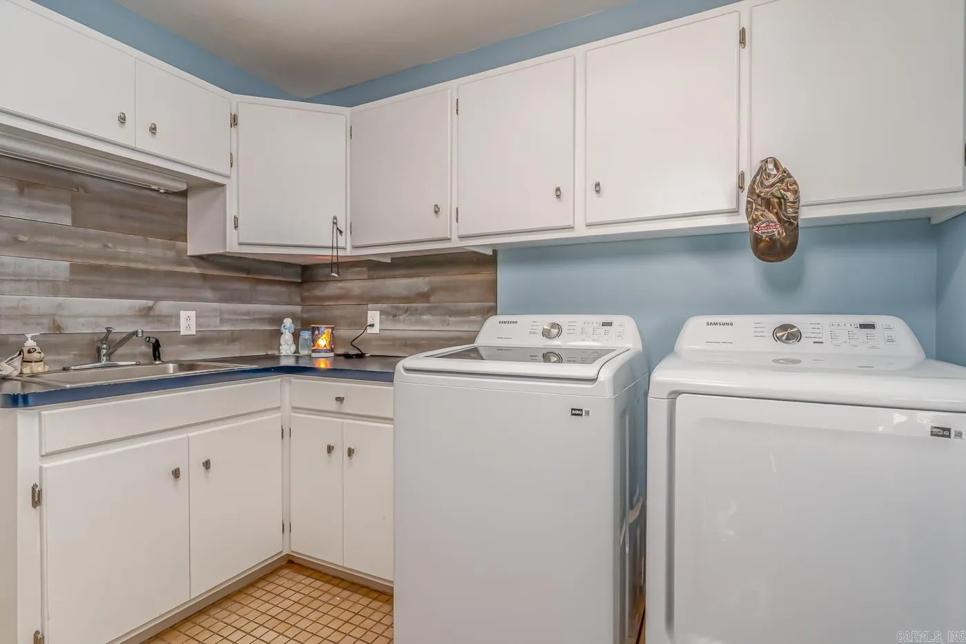 Property at 503  Jefferson - Image 29