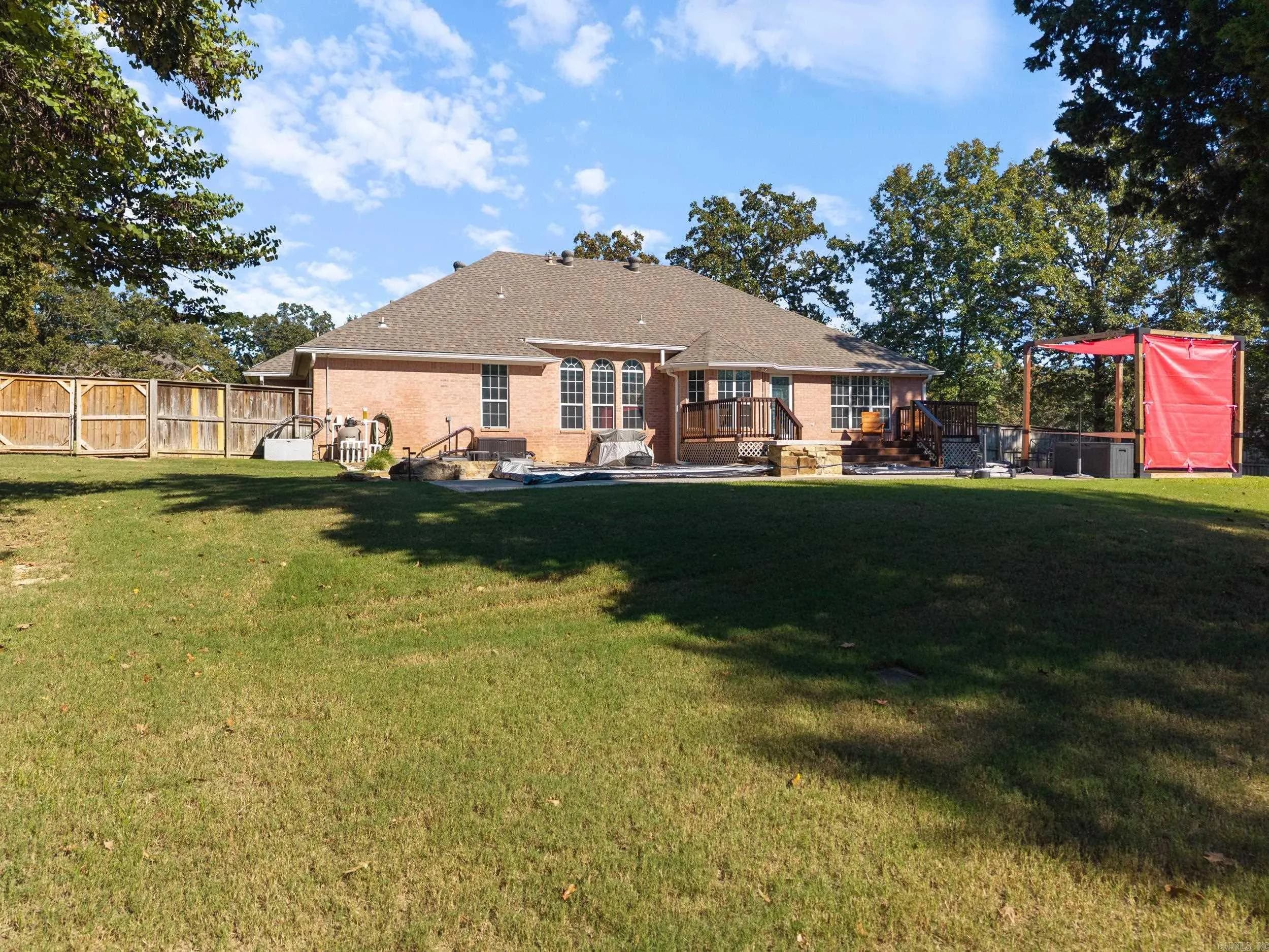Property at 110  Kerryville - Image 8