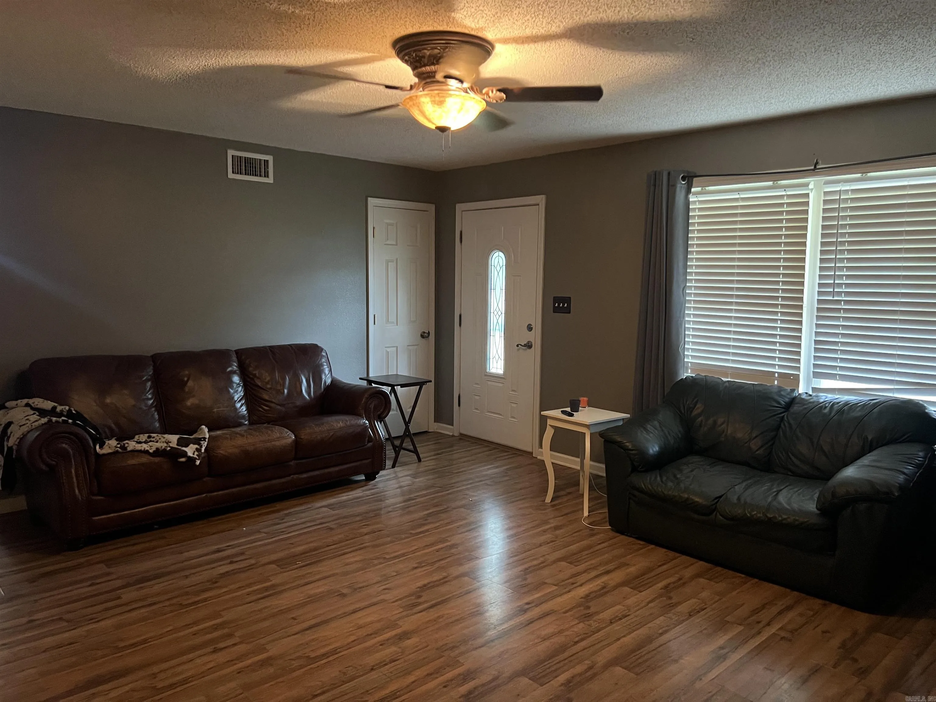 Property at 904 W Dogwood - Image 12