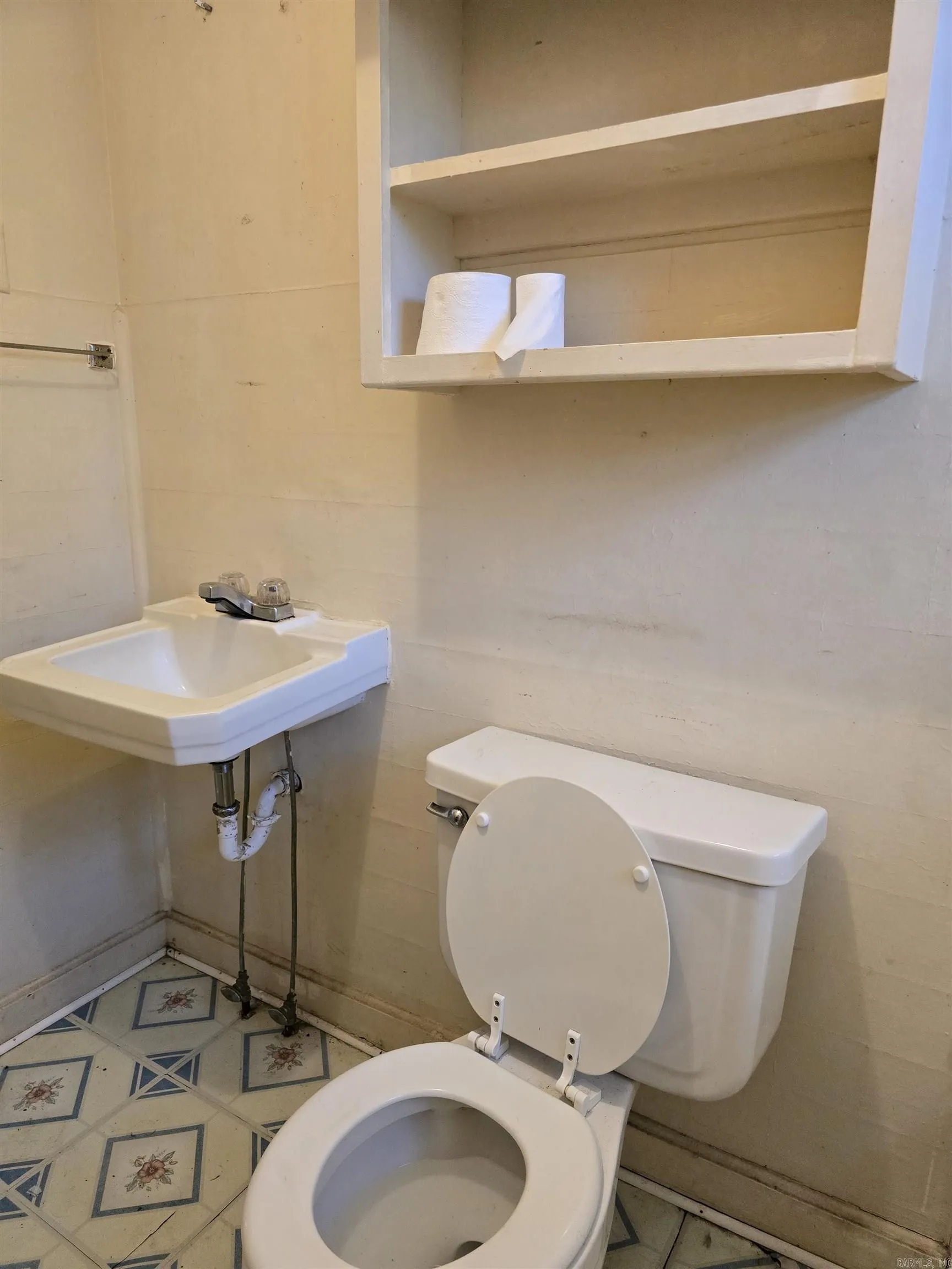 Property at 130 W Johnson - Image 18