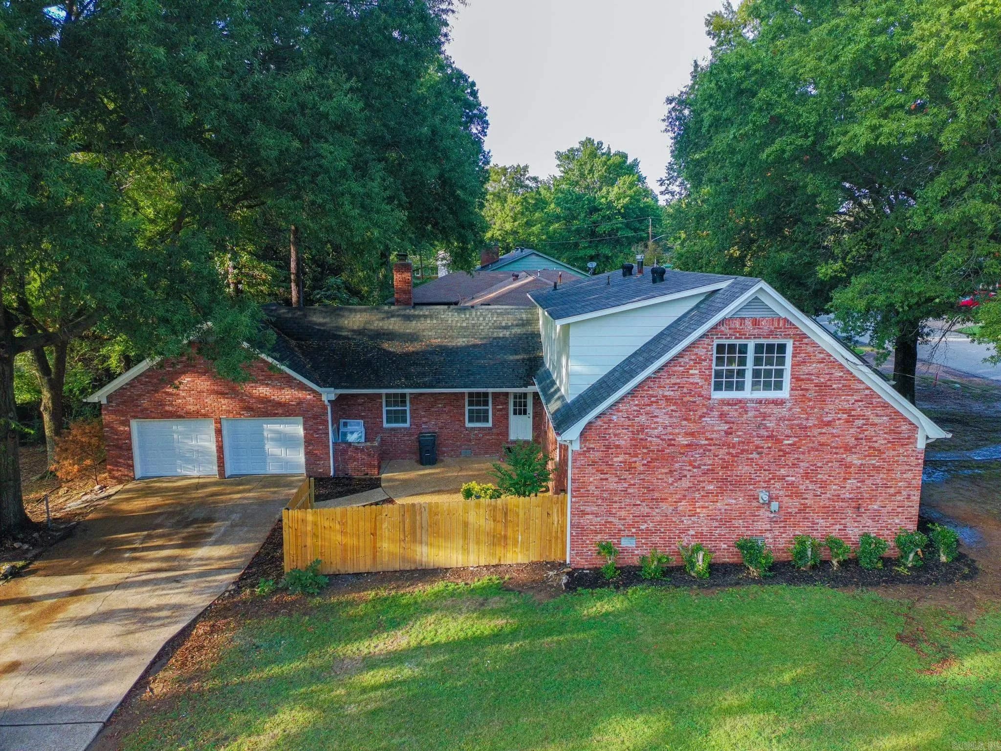 Property at 1919  Sherwood - Image 11