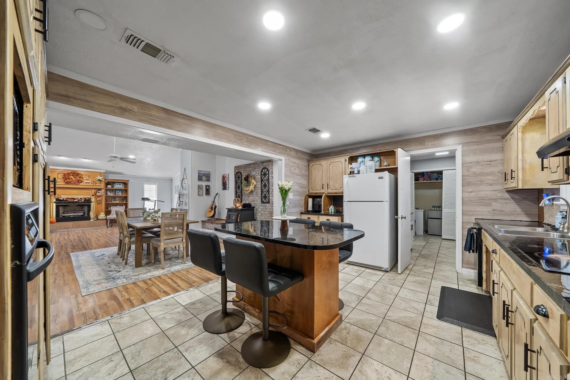 Property at 415  Crooked road - Image 12