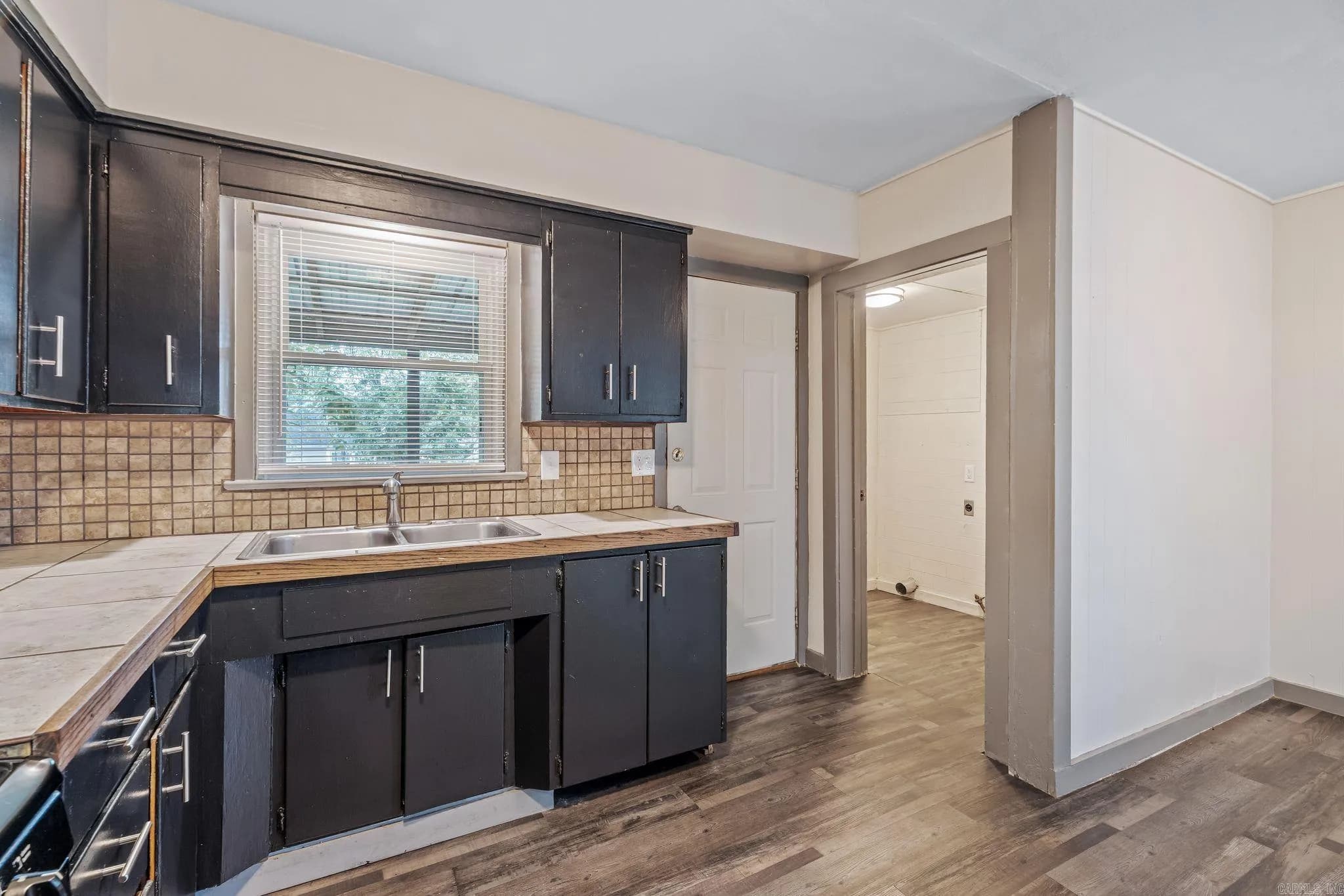 Property at 3809  Macarthur - Image 20