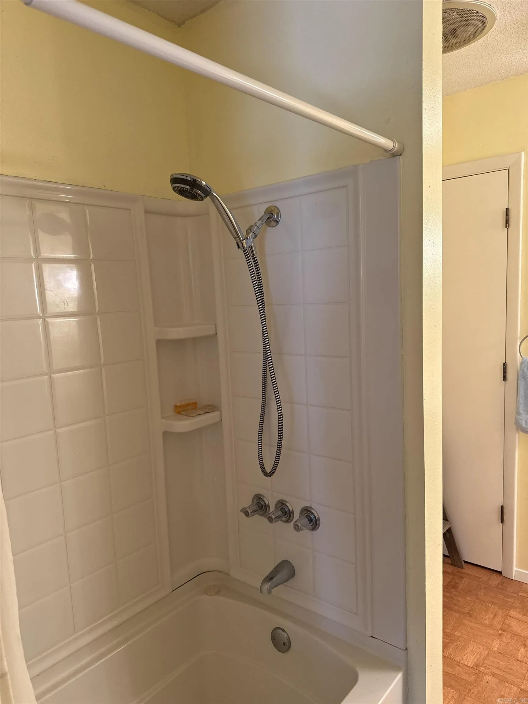 Property at 106  Rainbow - Image 23