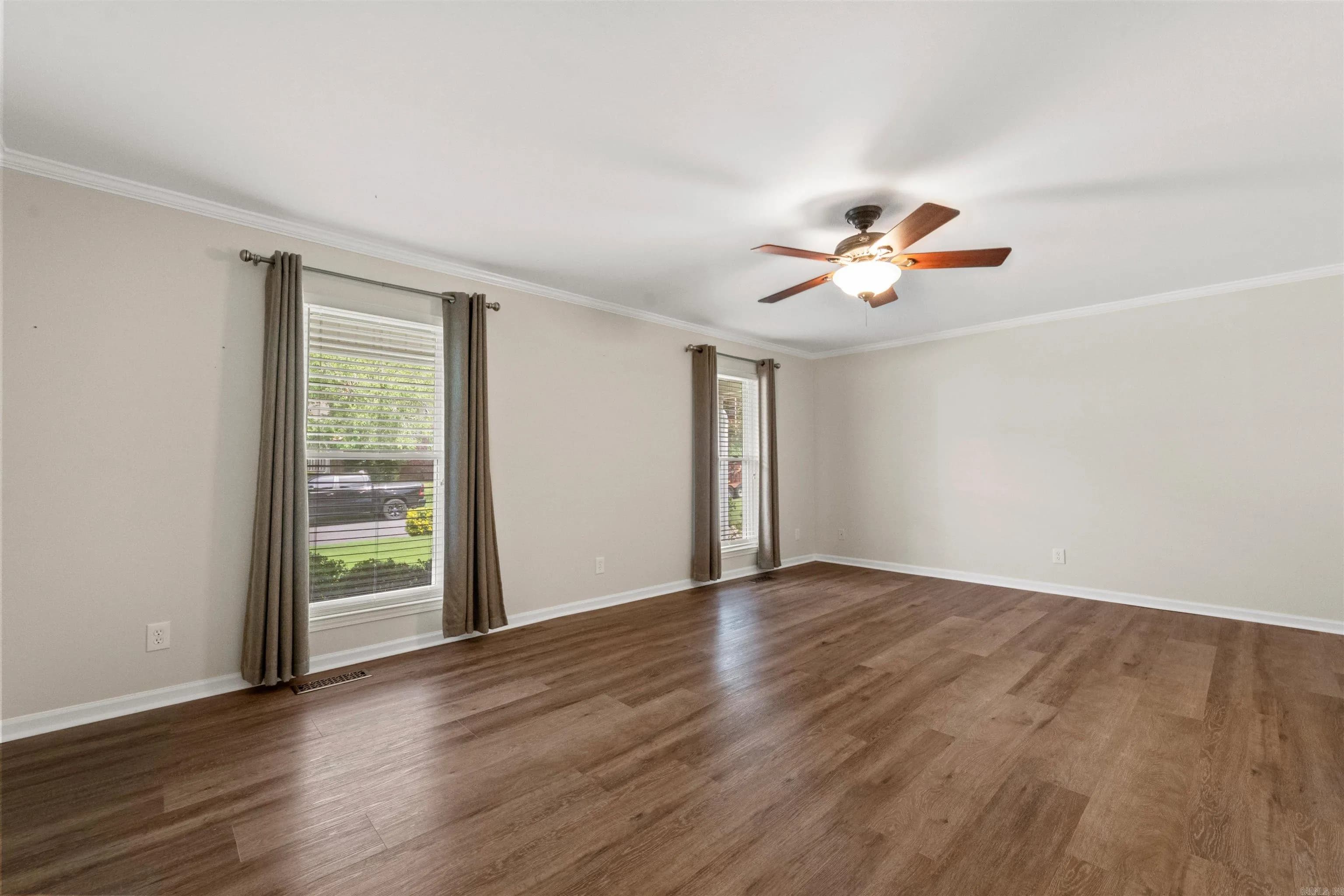 Property at 2100  Covington - Image 16