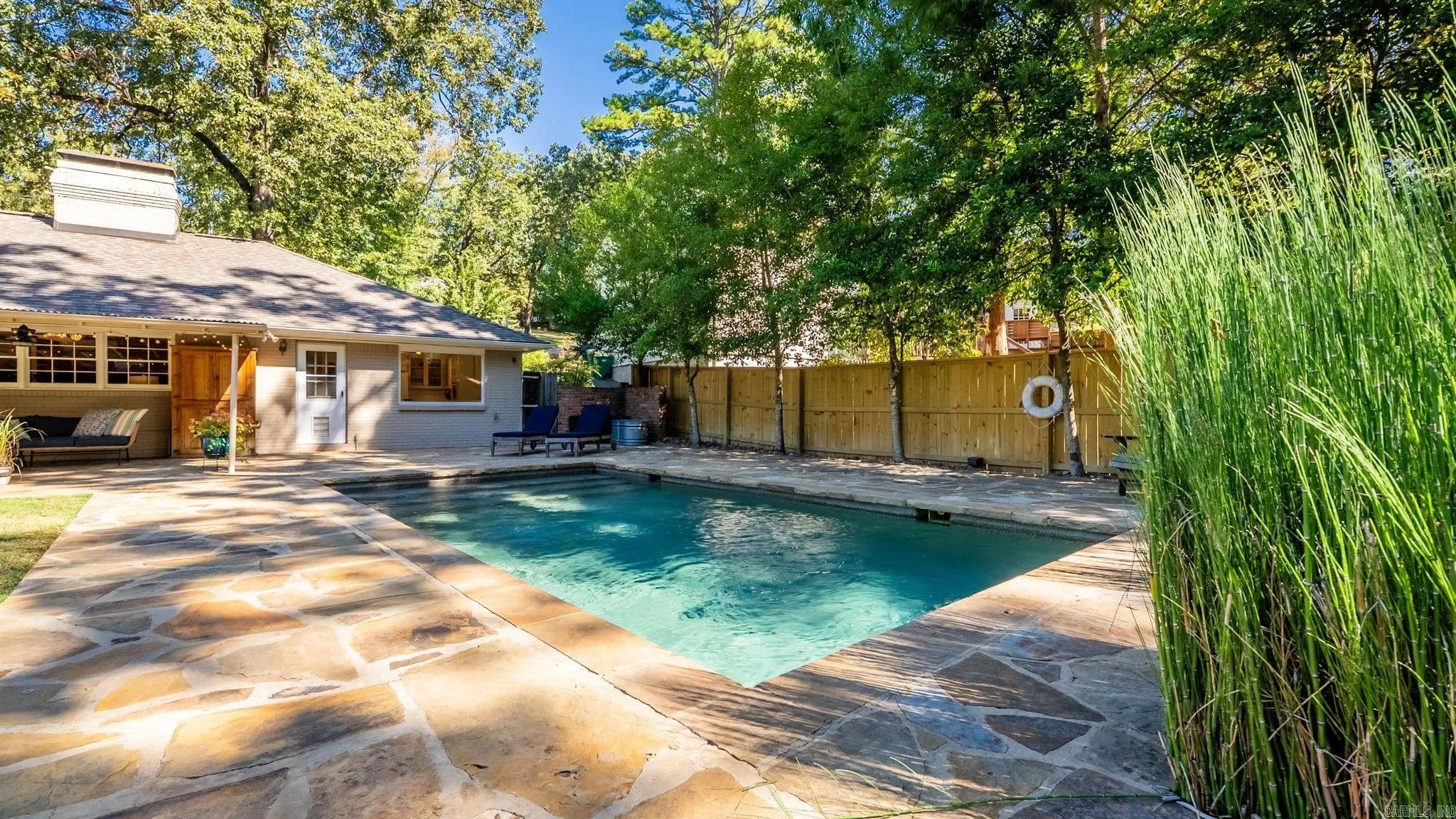 Property at 10  Broadview - Image 4