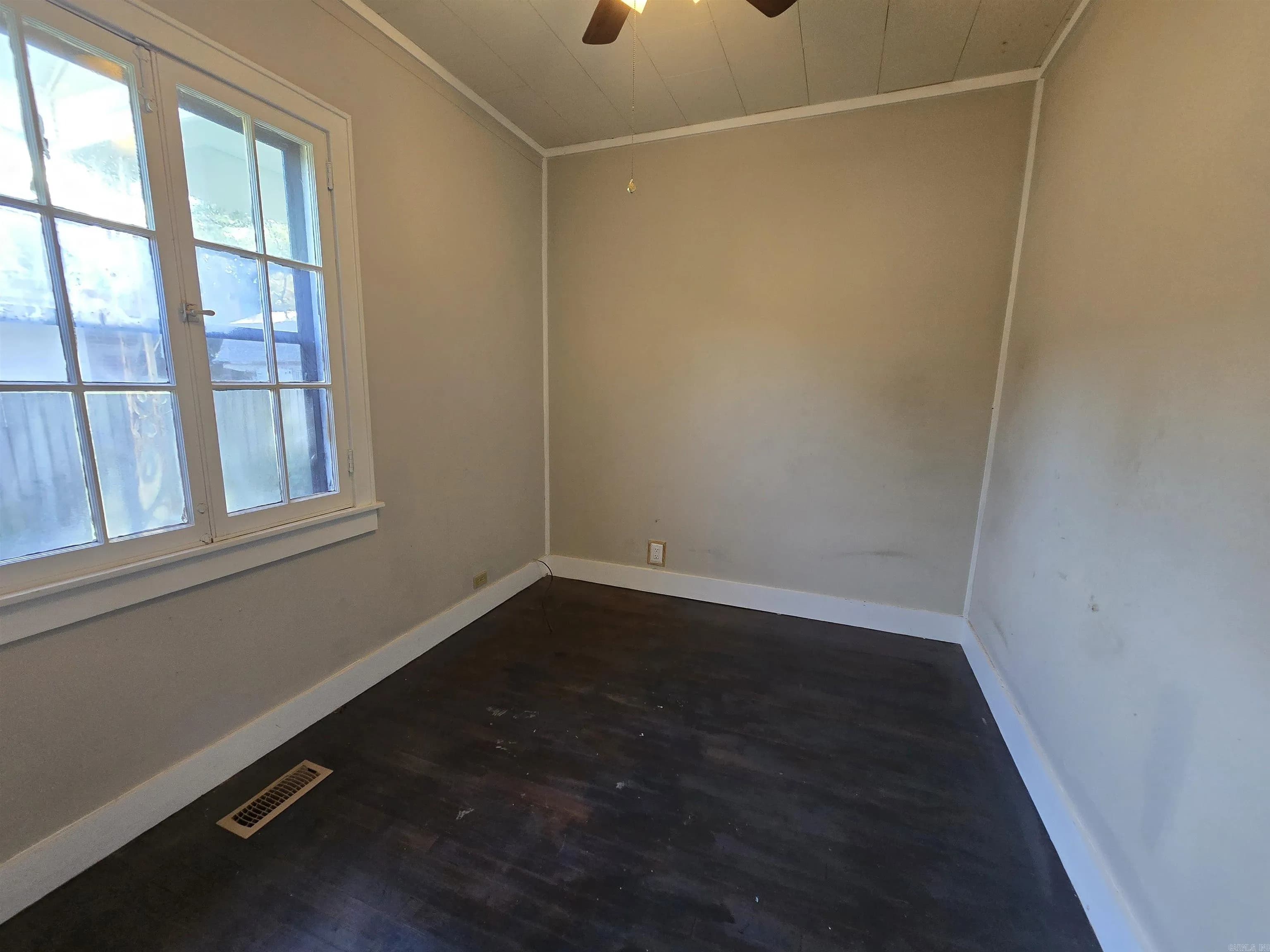 Property at 407 E Sullenberger - Image 4