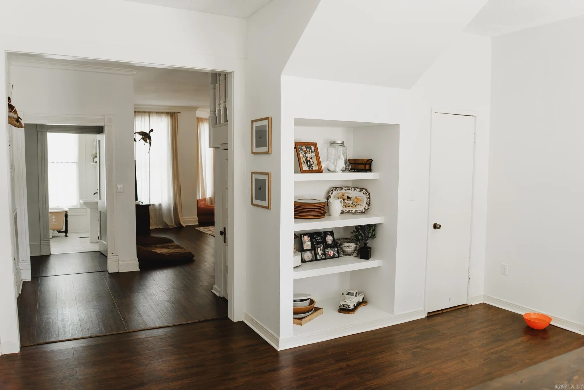Property at 524 S Gabbert - Image 16