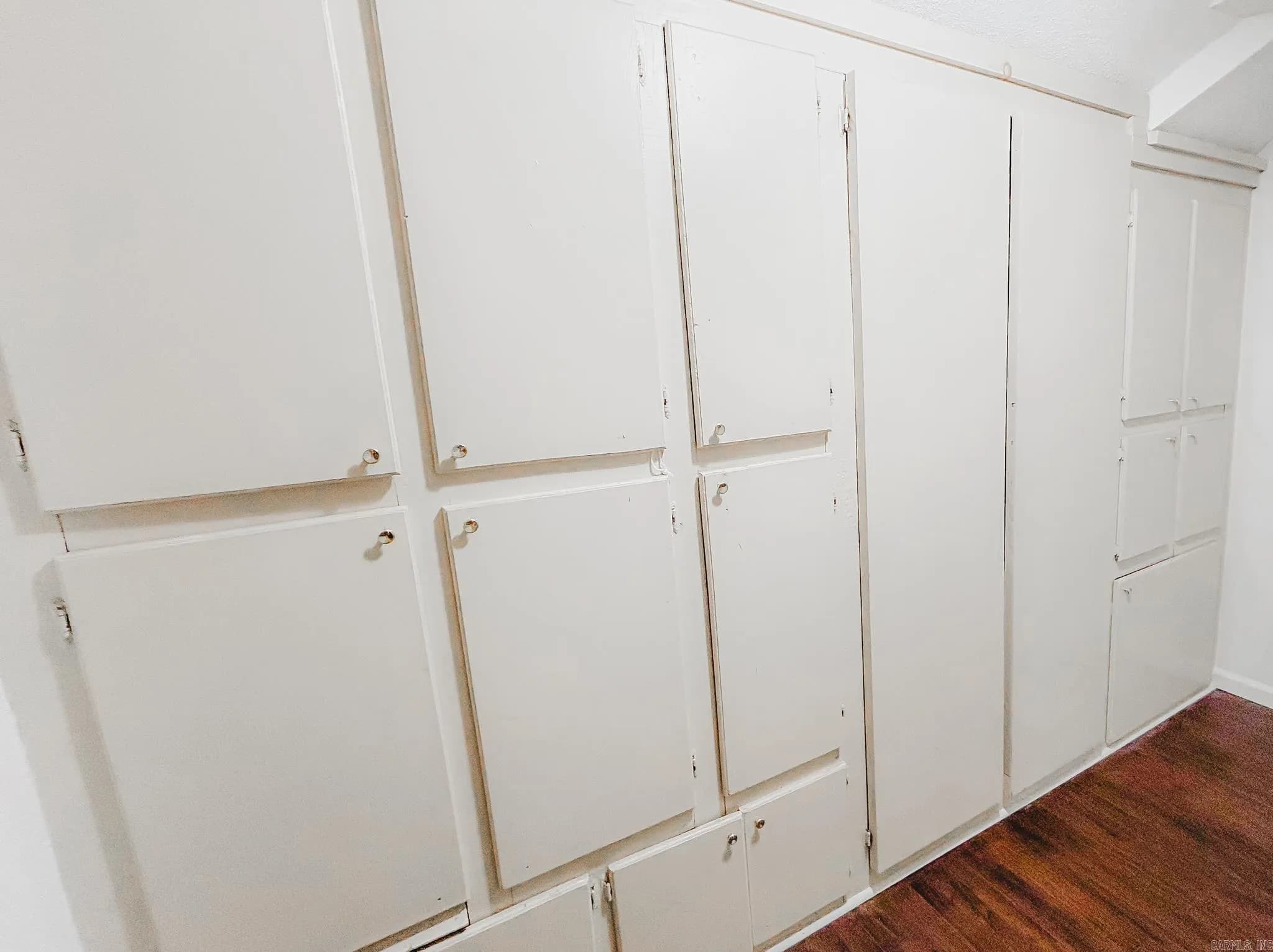 Property at 524 S Gabbert - Image 36