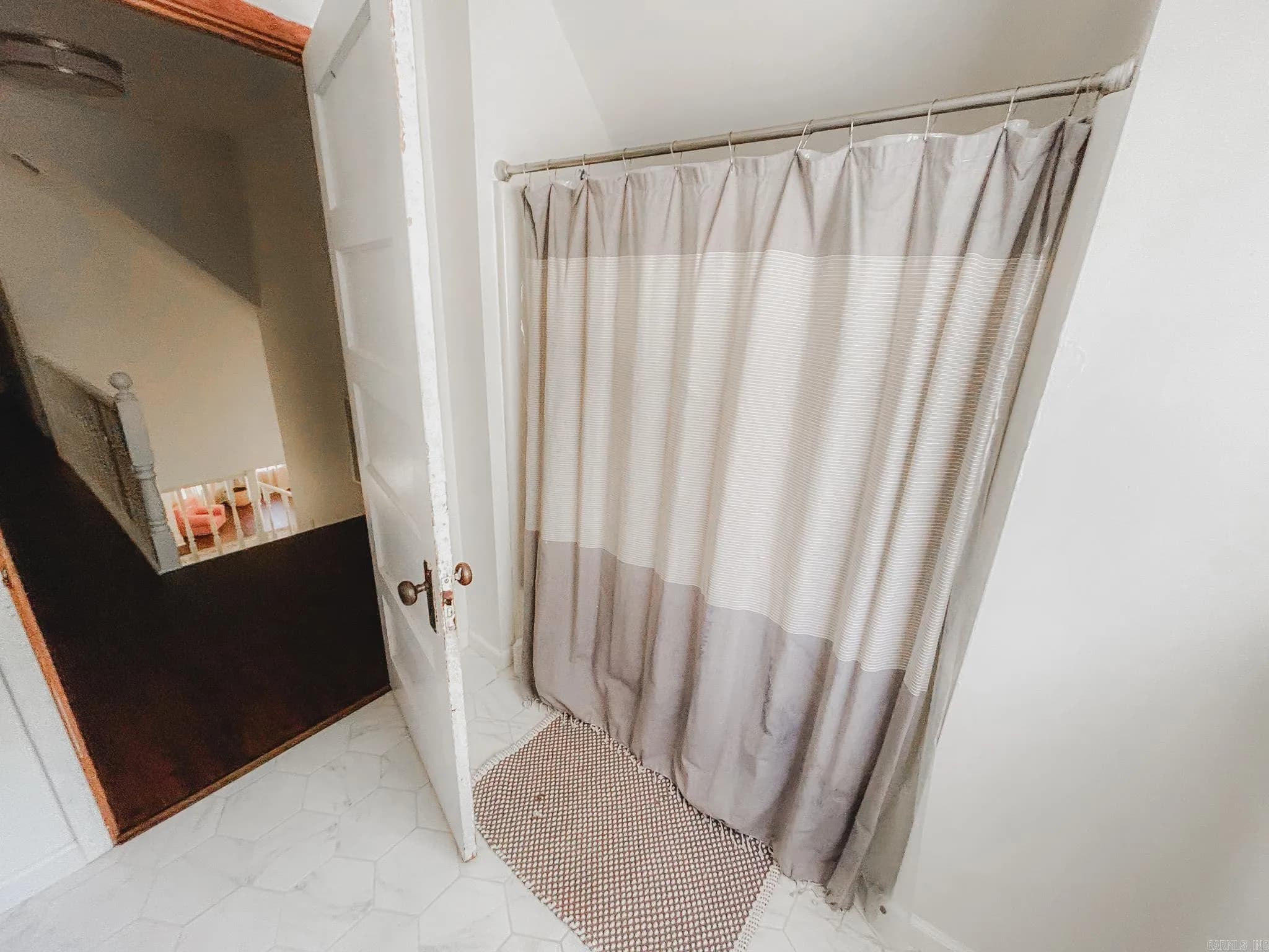 Property at 524 S Gabbert - Image 32