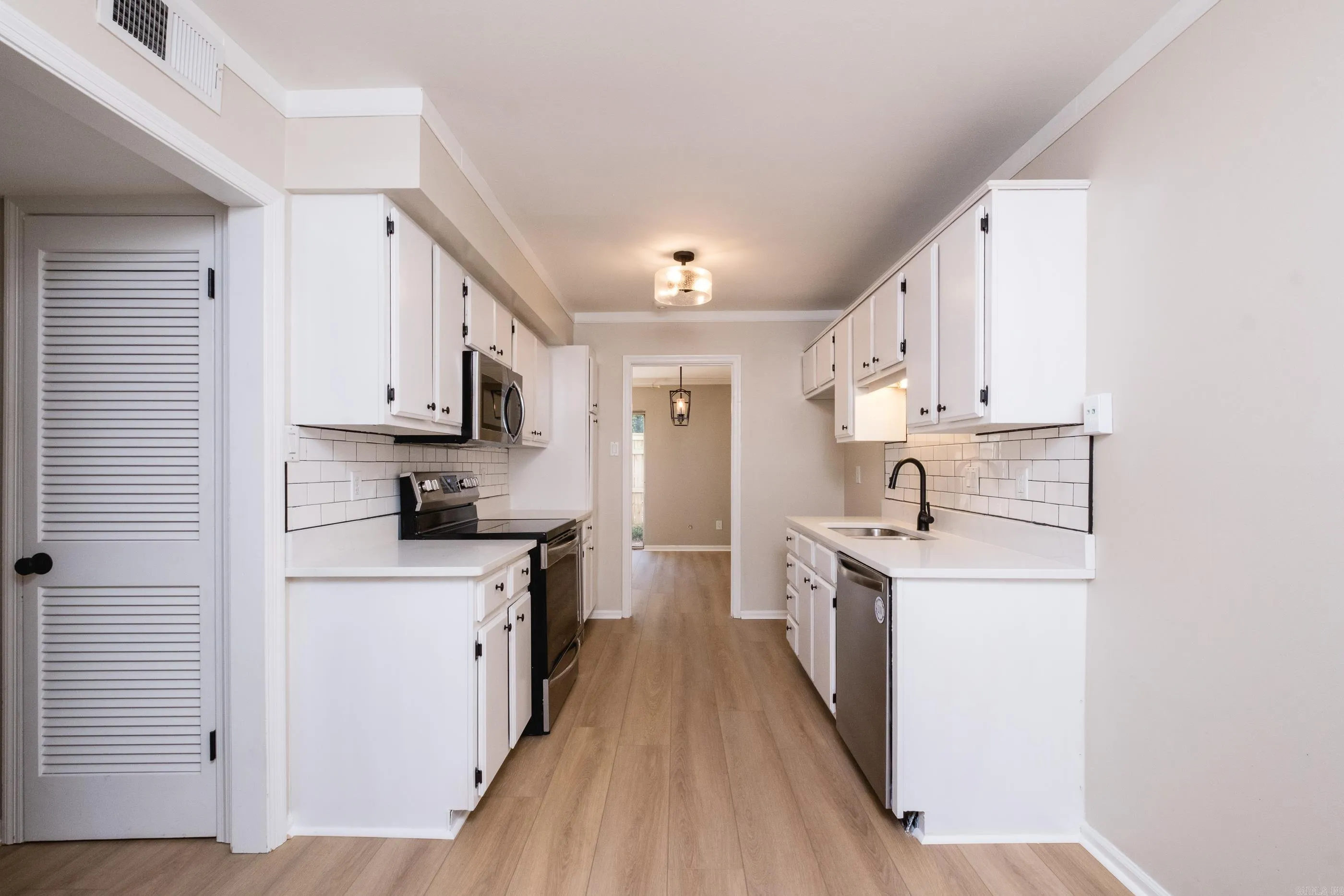 Property at 34  Kingsbridge way - Image 11