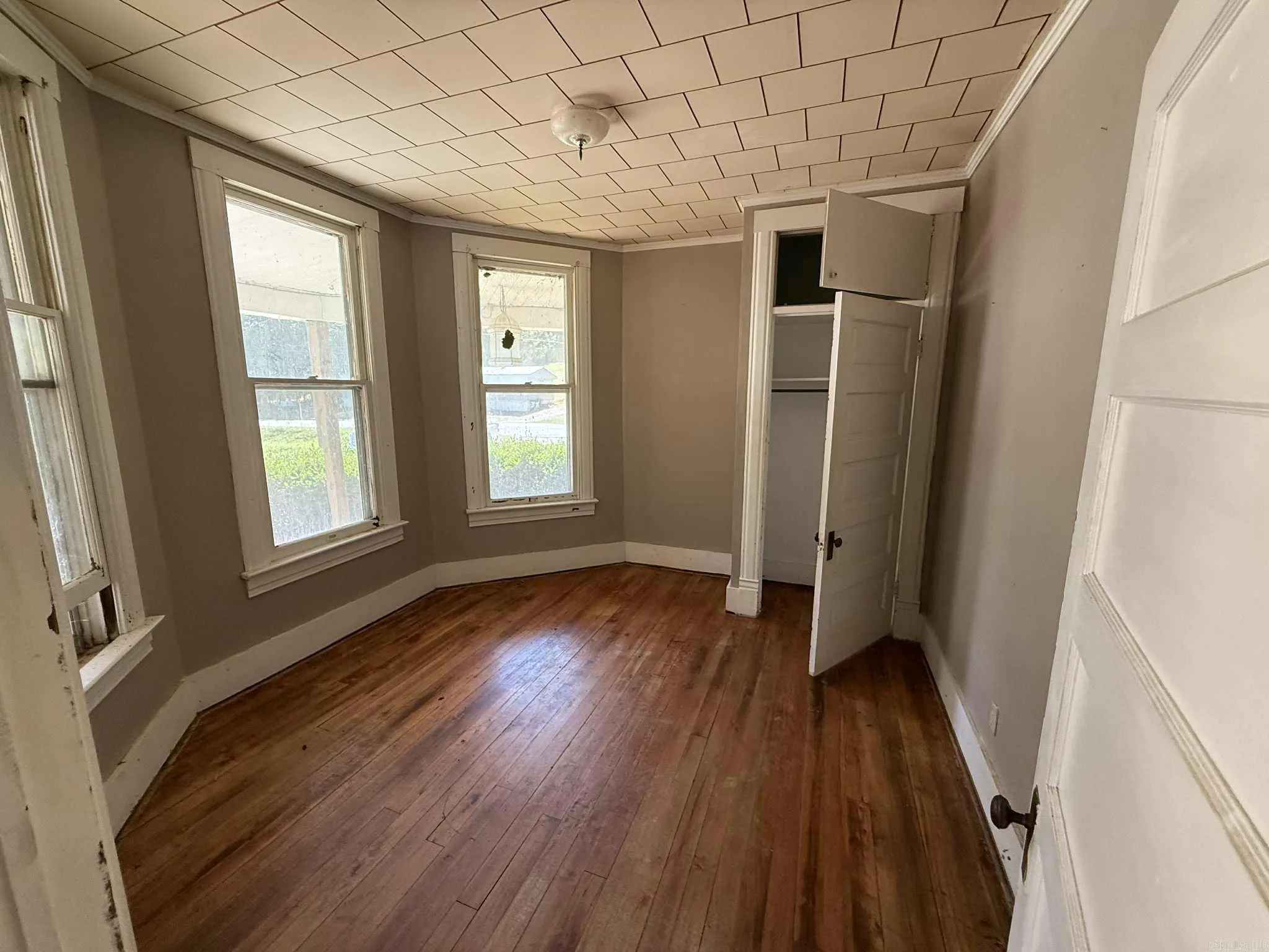 Property at 278 E Prairie st - Image 4