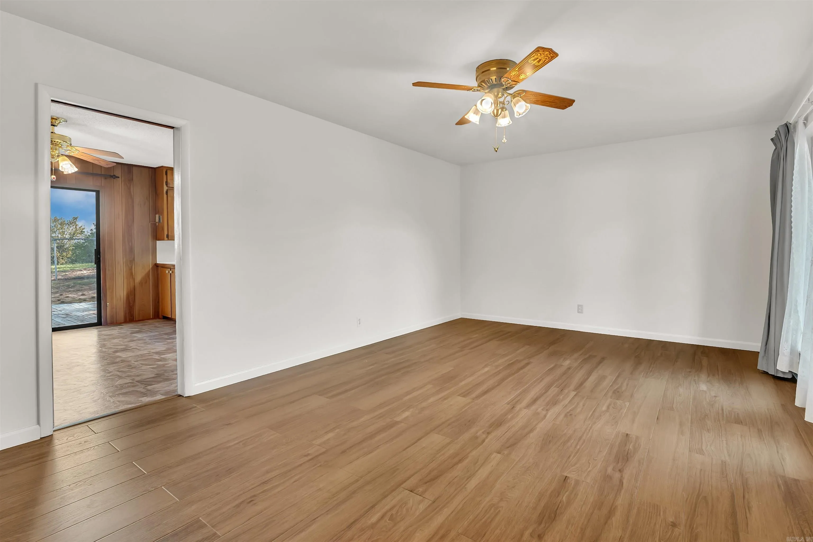 Property at 1400  View - Image 4