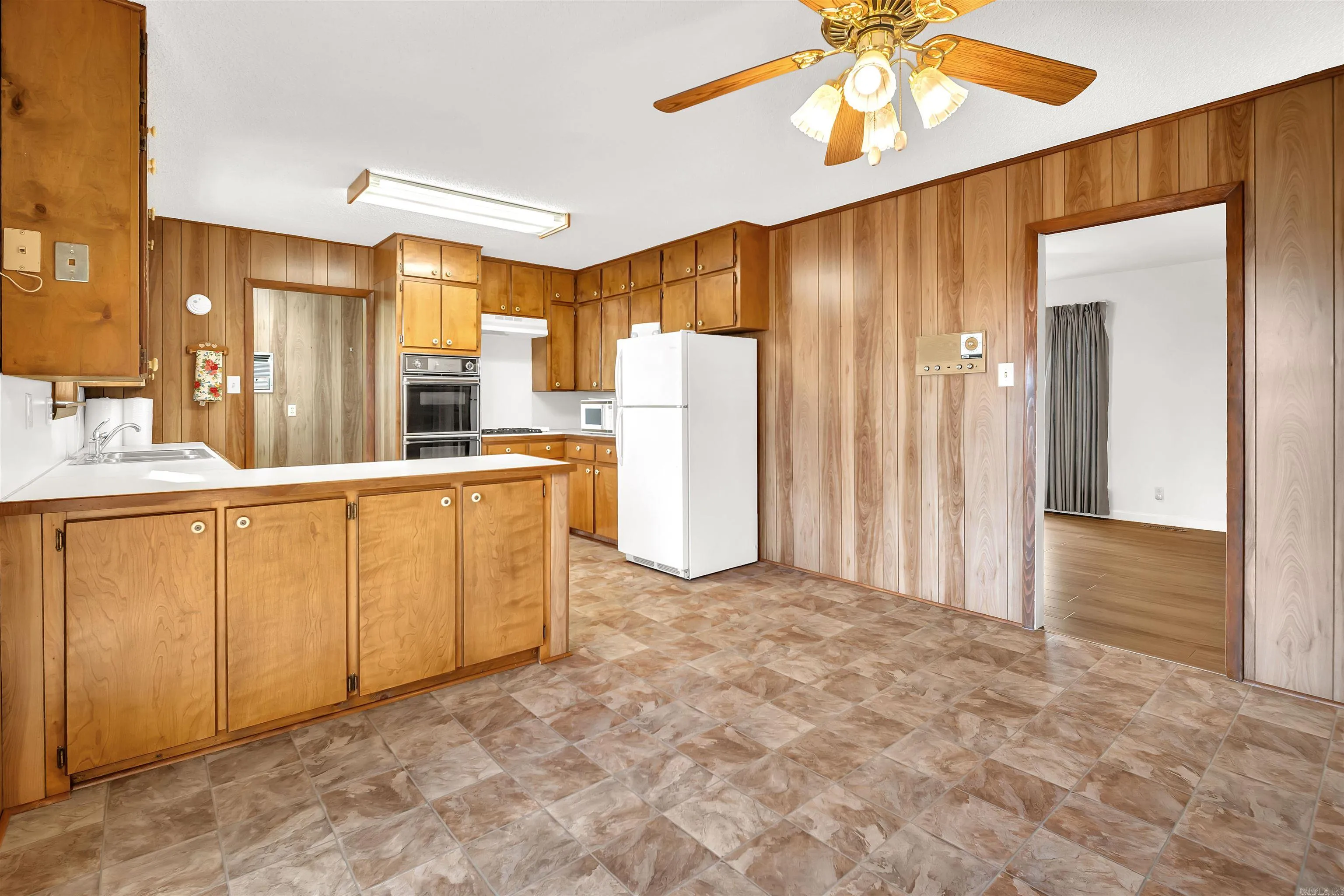 Property at 1400  View - Image 8