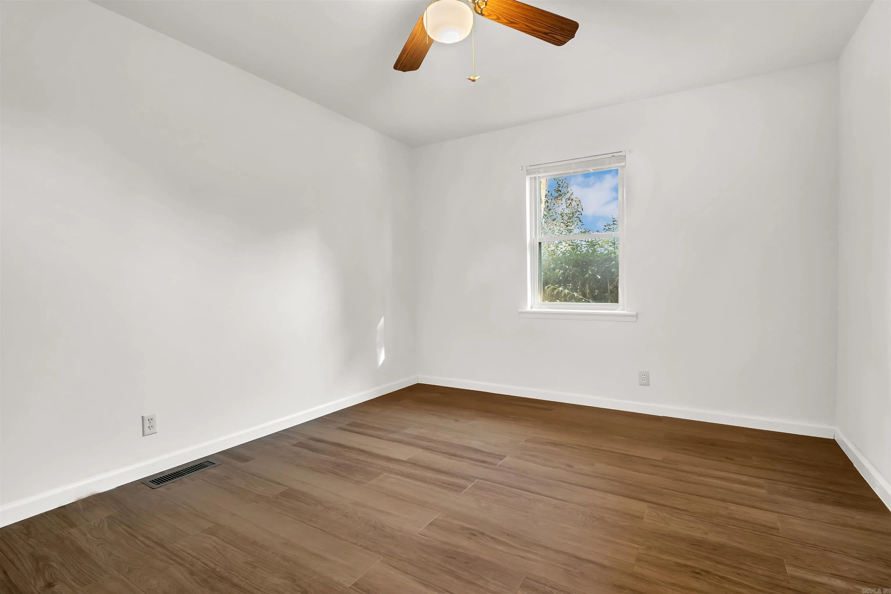 Property at 1400  View - Image 14