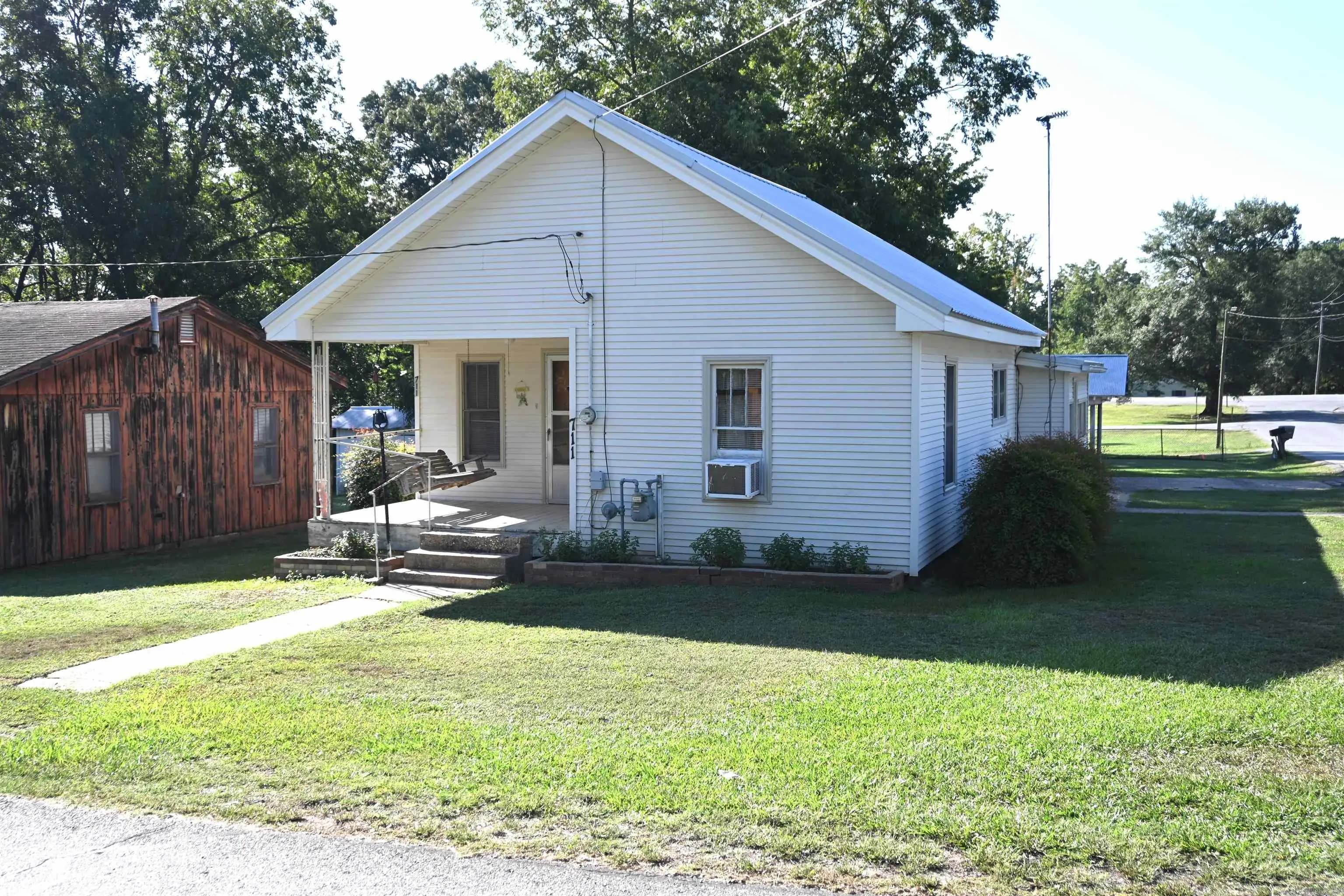 Property at 711  W. church - Image 3