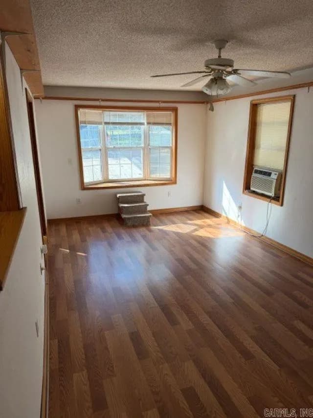 Property at 104  Sapphire - Image 4