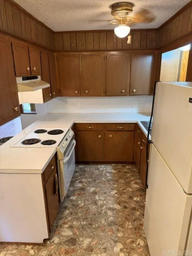 Property at 104  Sapphire - Image 7
