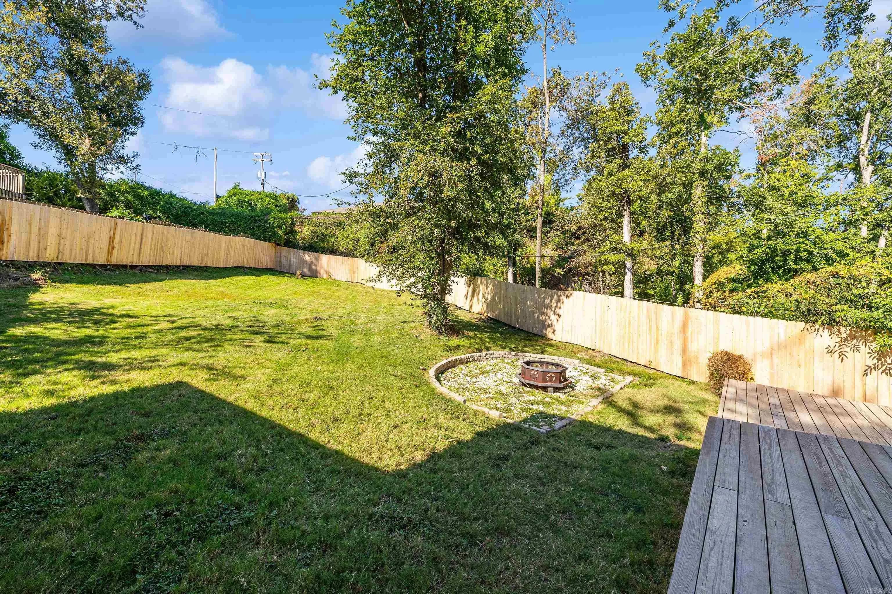 Property at 6  White oak - Image 6