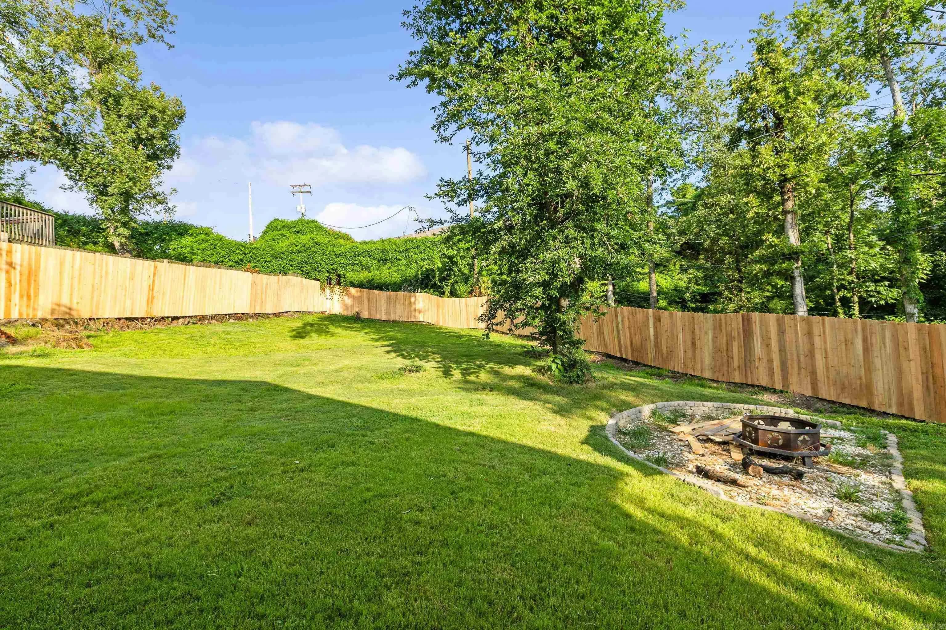 Property at 6  White oak - Image 7
