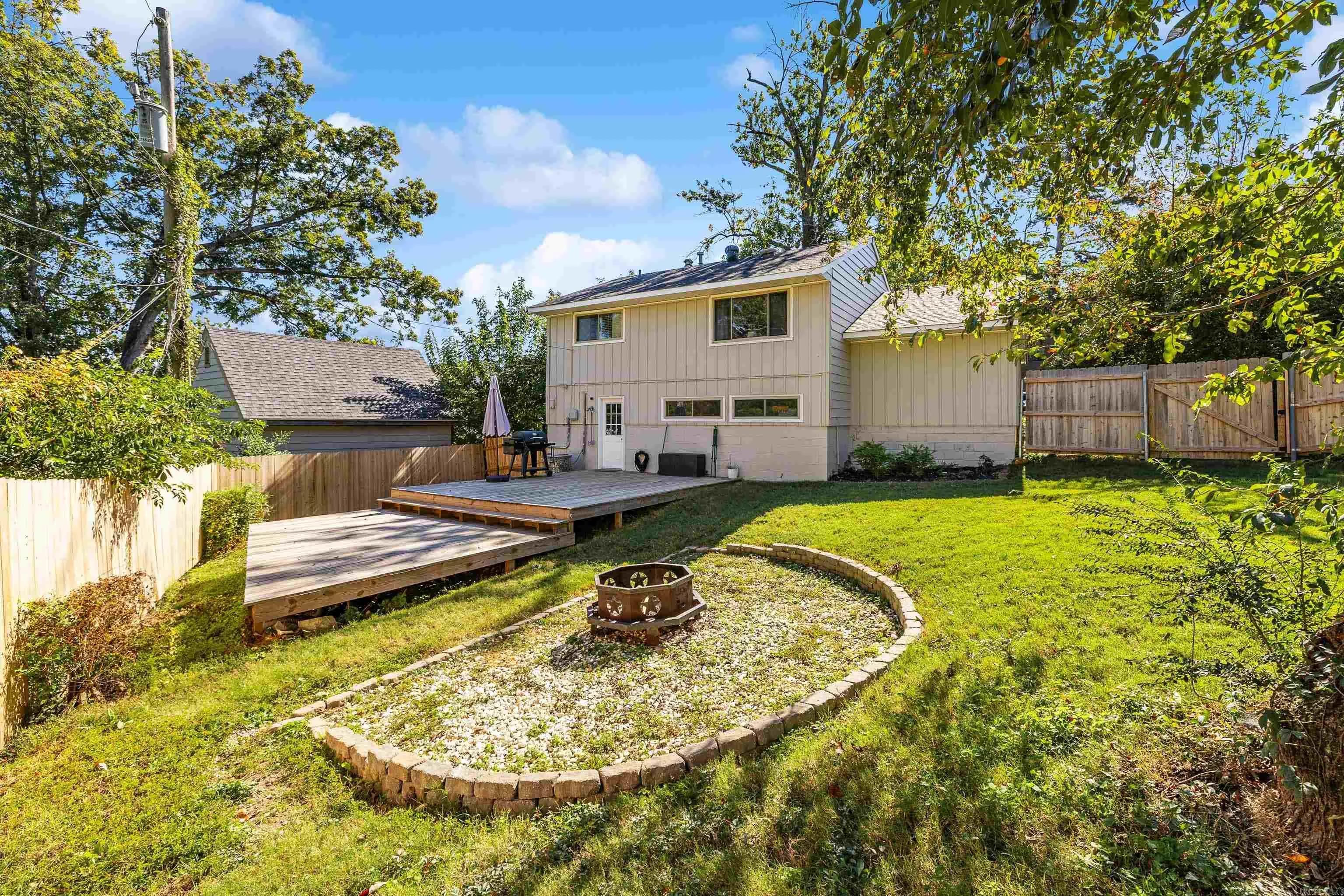 Property at 6  White oak - Image 9
