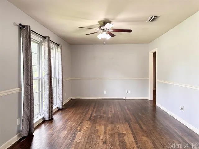 Property at 2204 E Lee ave - Image 4