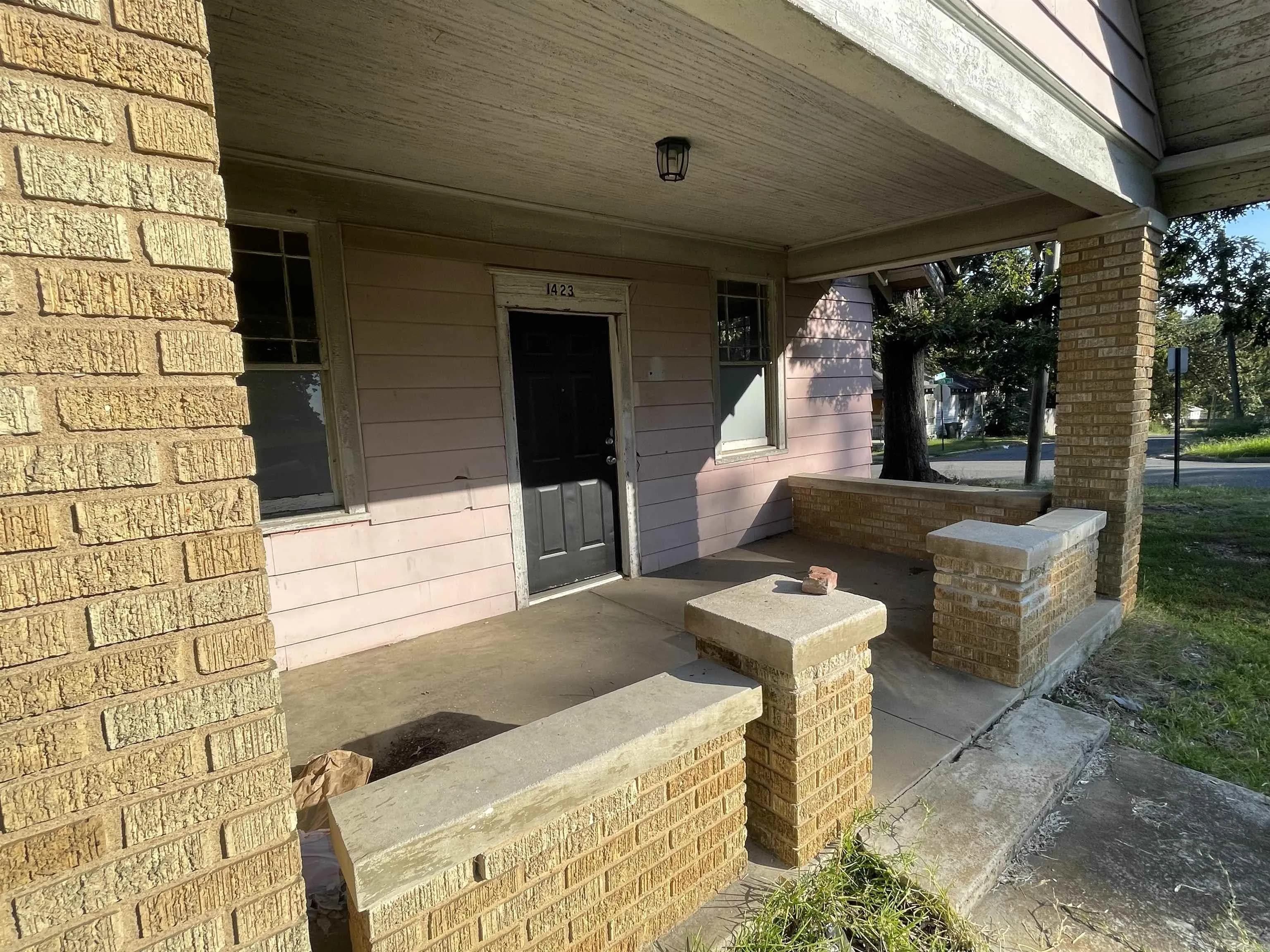 Property at 1423  Allis - Image 2