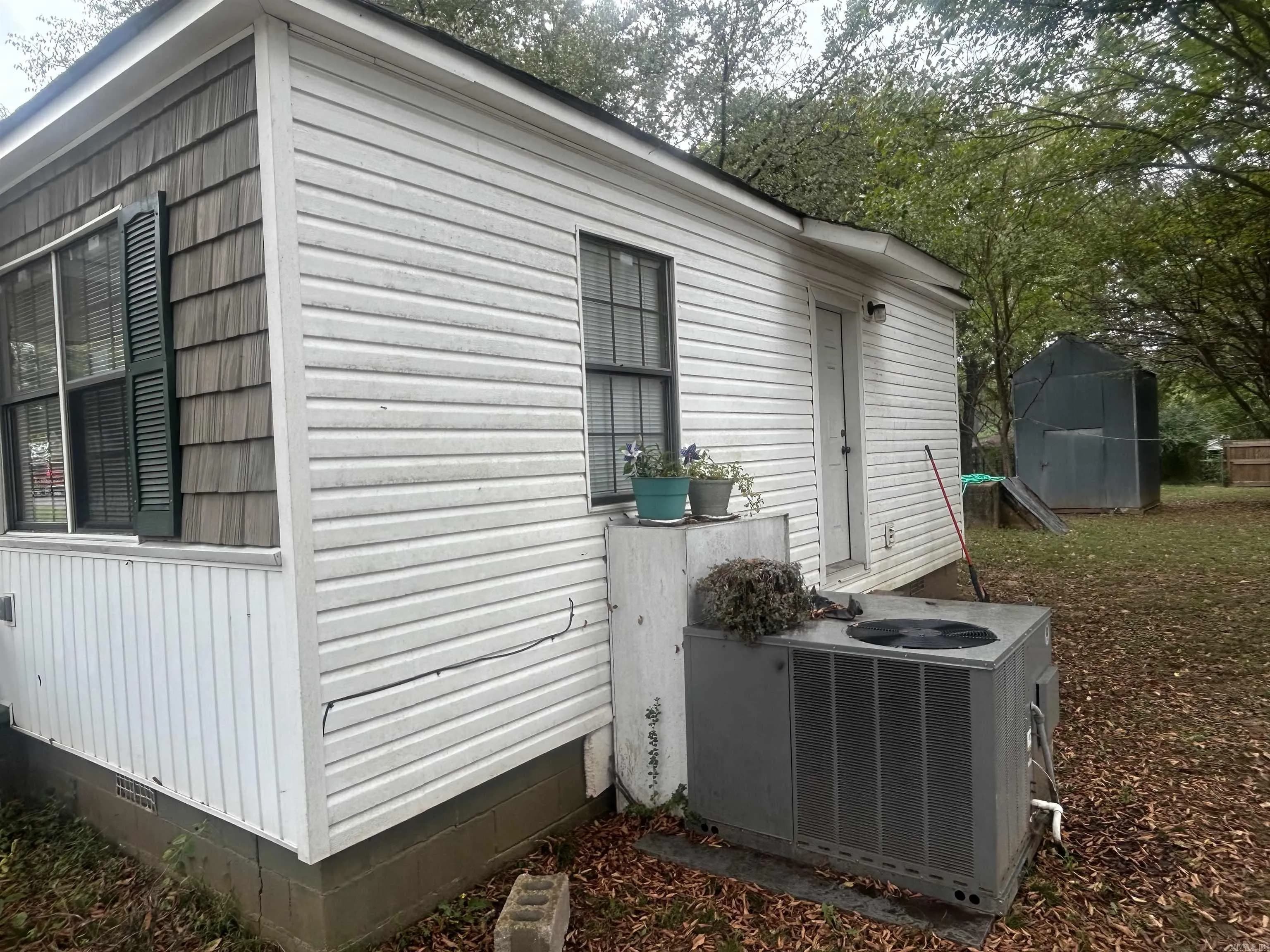 Property at 1204 W Race - Image 8