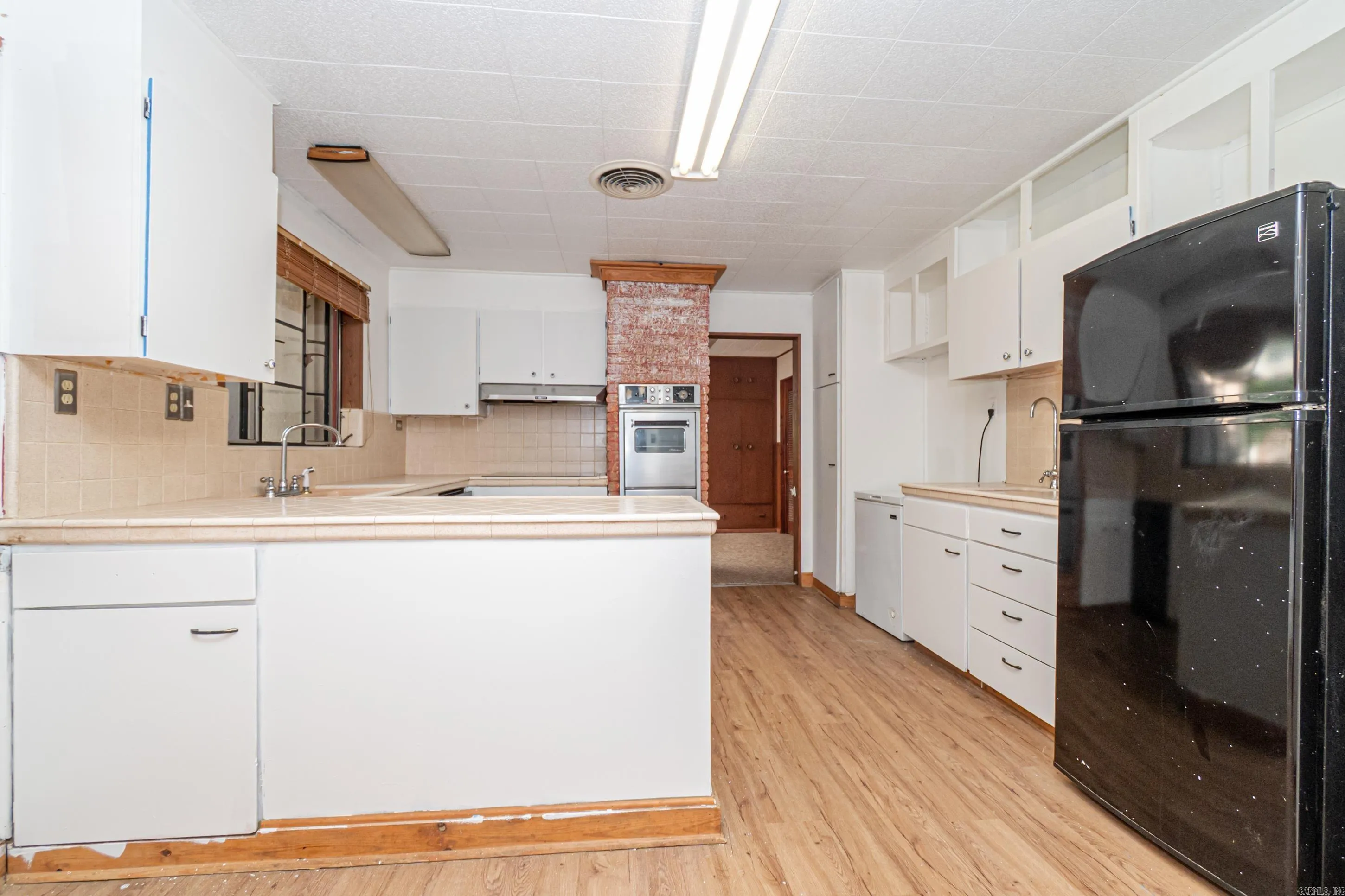 Property at 143 N Broadway - Image 5