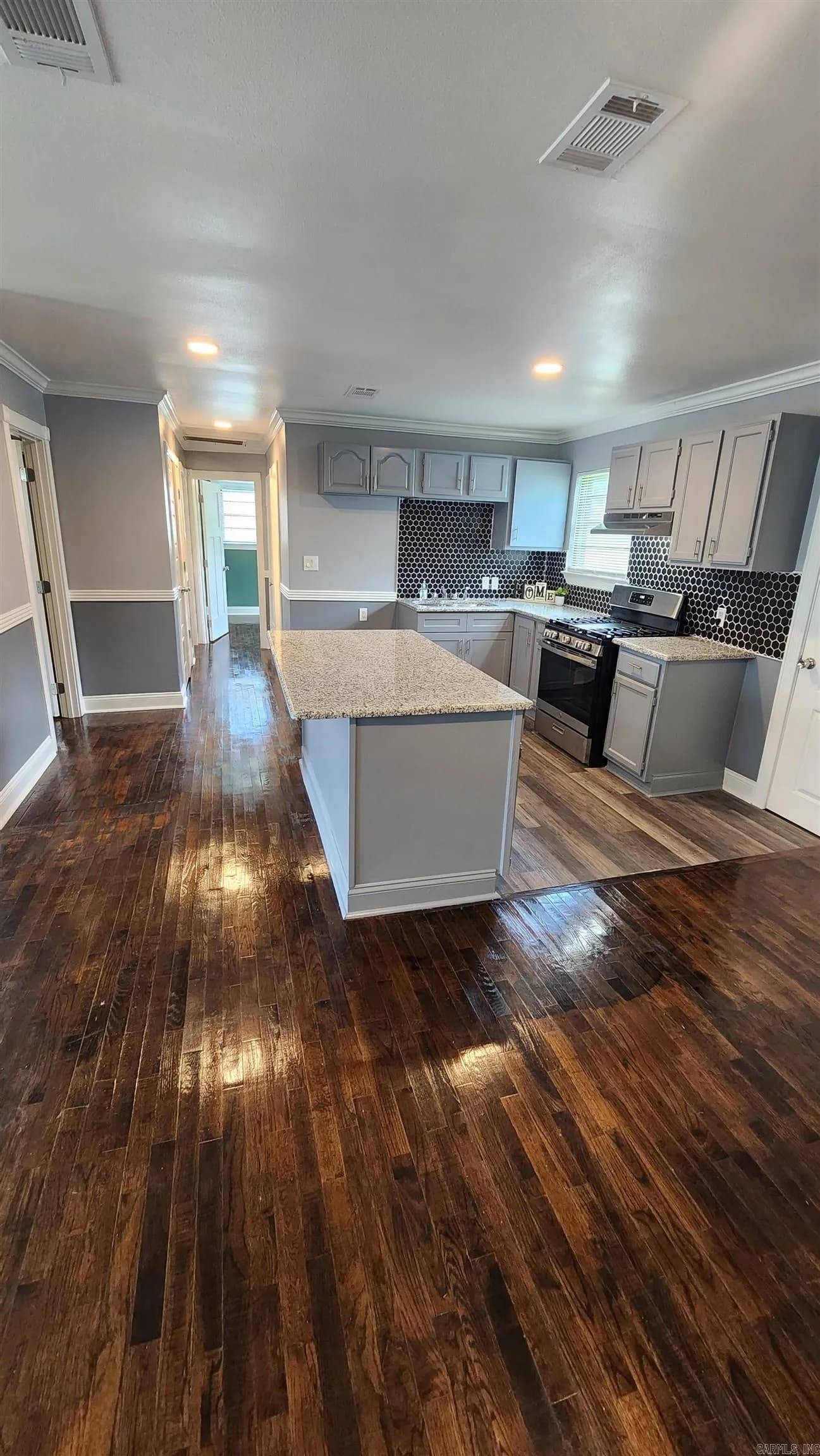 Property at 5202 S Woodland dr - Image 7