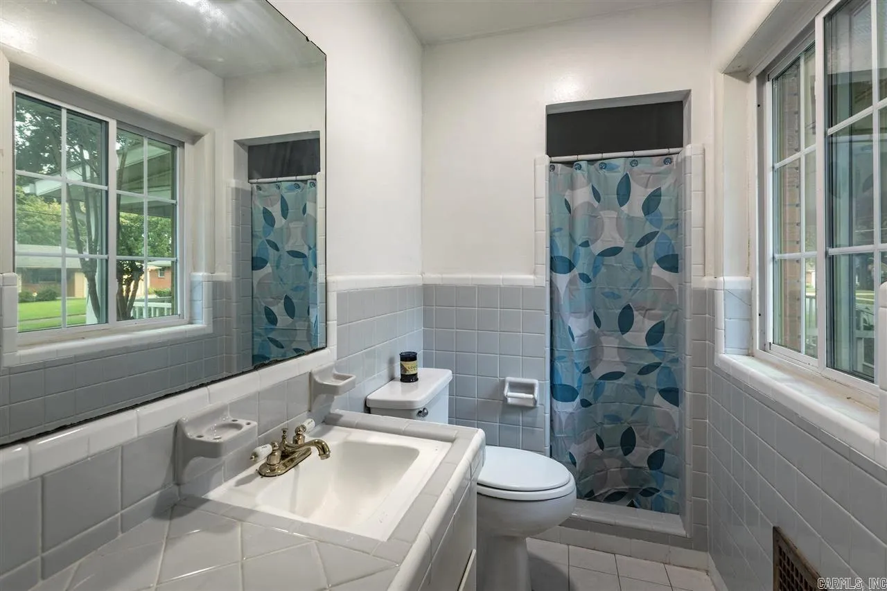 Property at 5031  Lakeview - Image 32