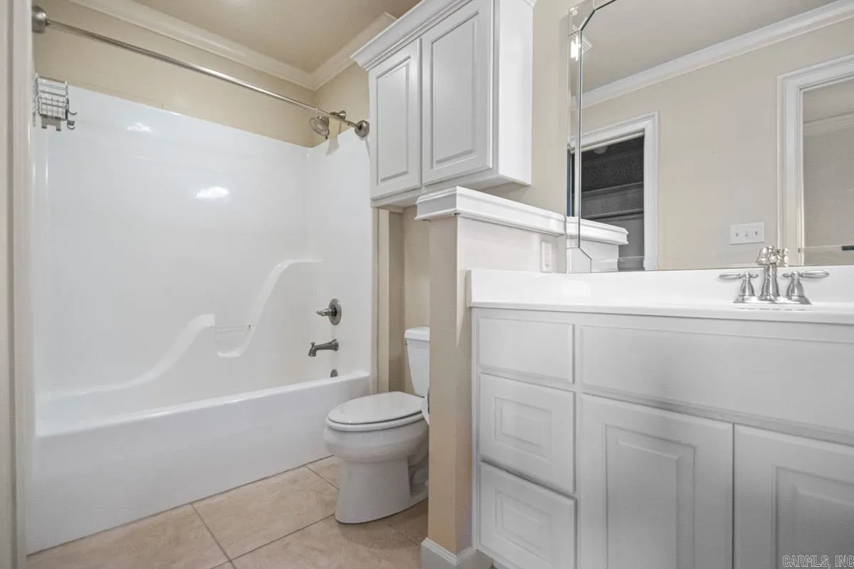 Property at 410  Wellington woods - Image 33