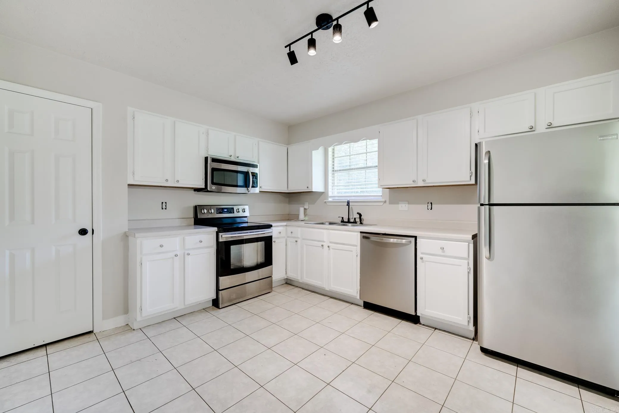Property at 21  Carroll lane - Image 8
