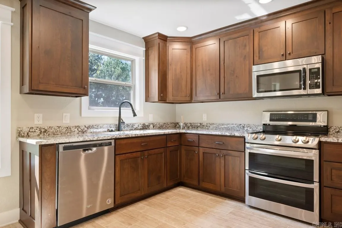 Property at 320  Stella - Image 11