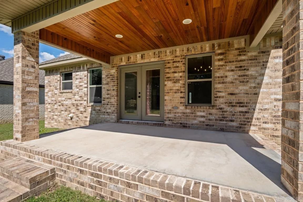 Property at 320  Stella - Image 23