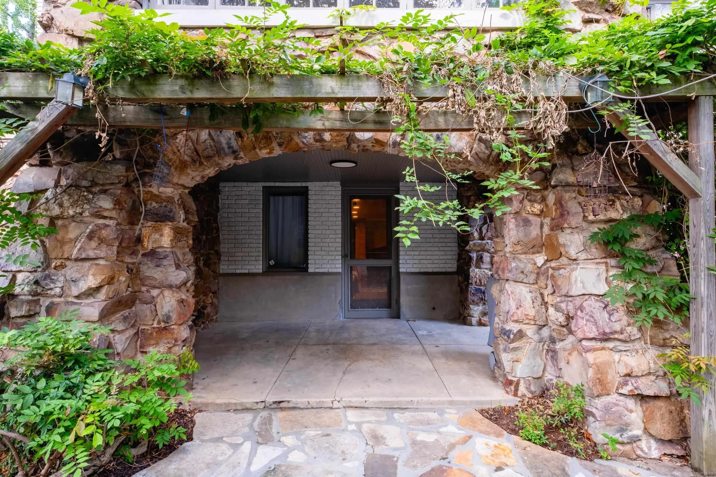 Property at 621 N Pine - Image 47