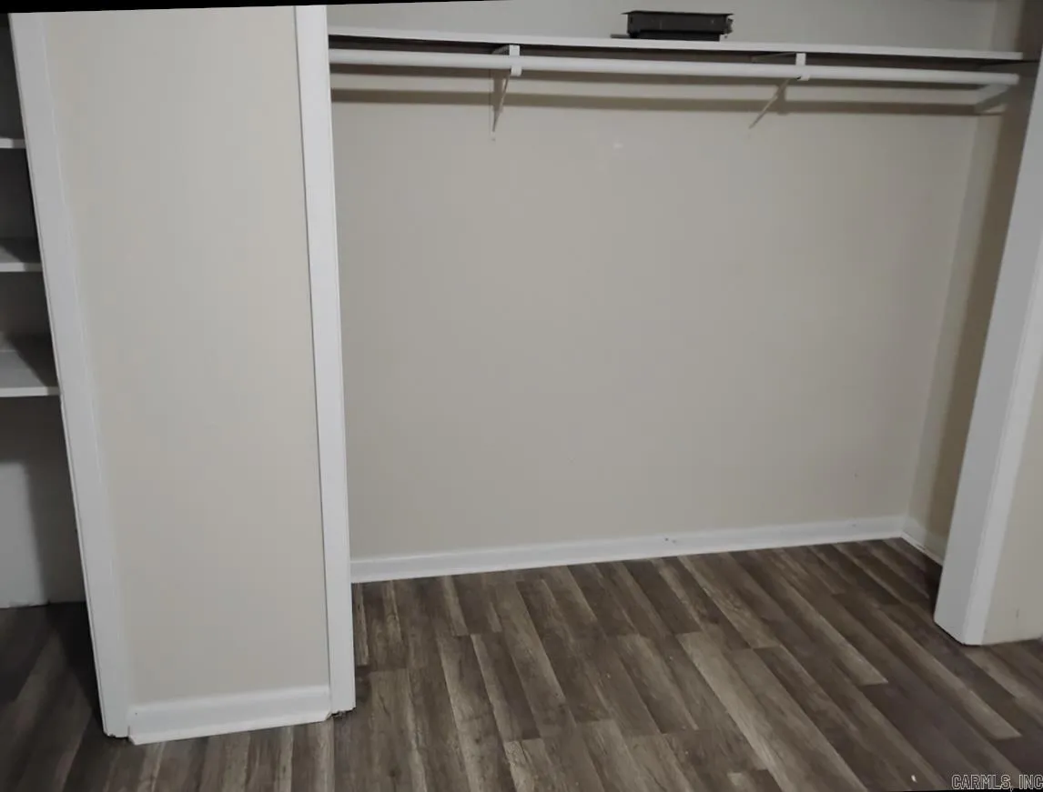 Property at 29  Algonquin - Image 6