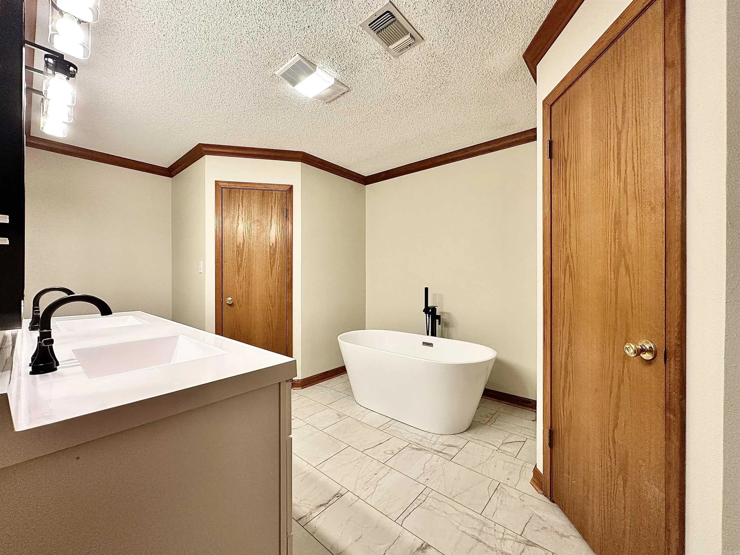 Property at 2404 N Arch - Image 24