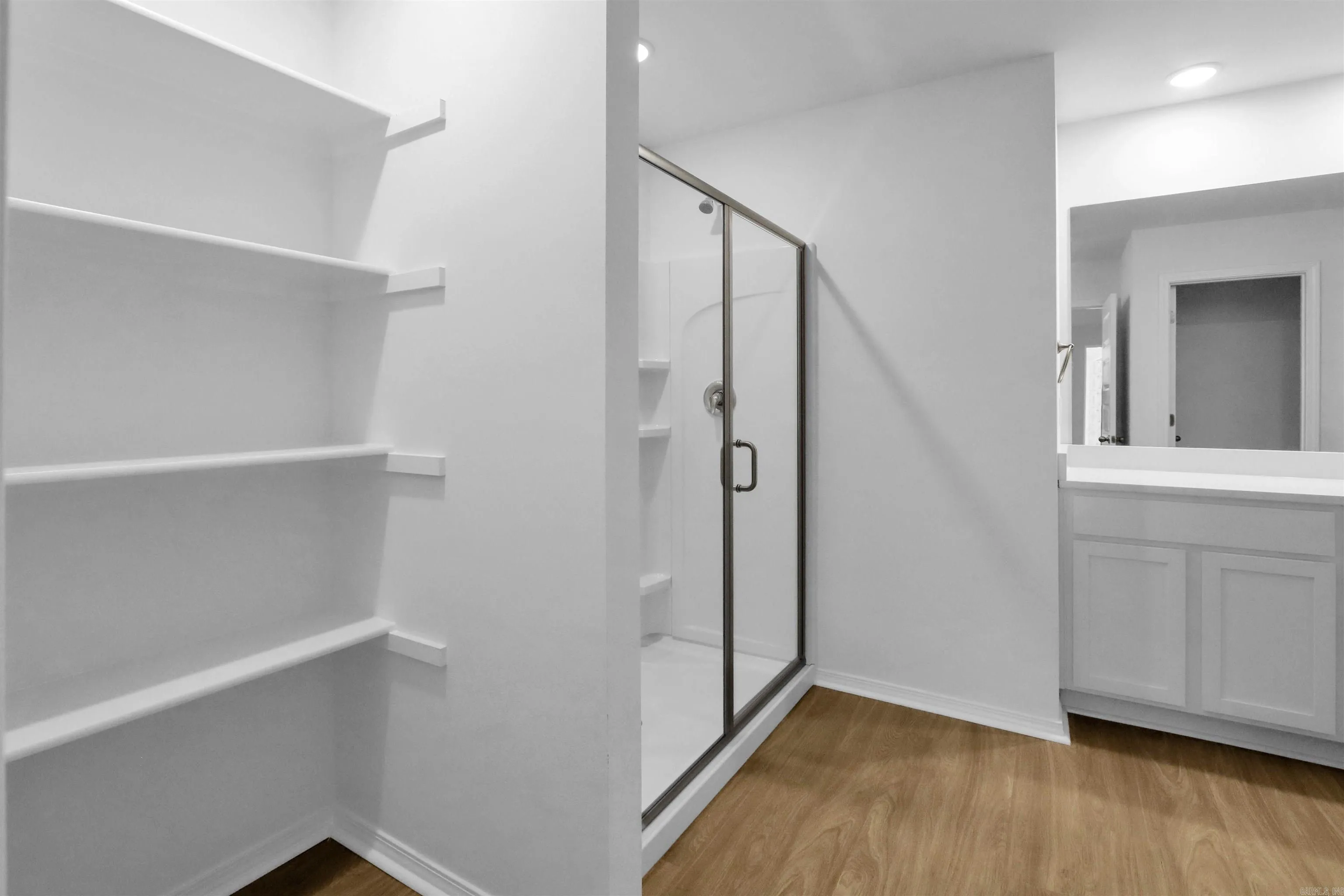 Property at 1501  Ridgefield - Image 23